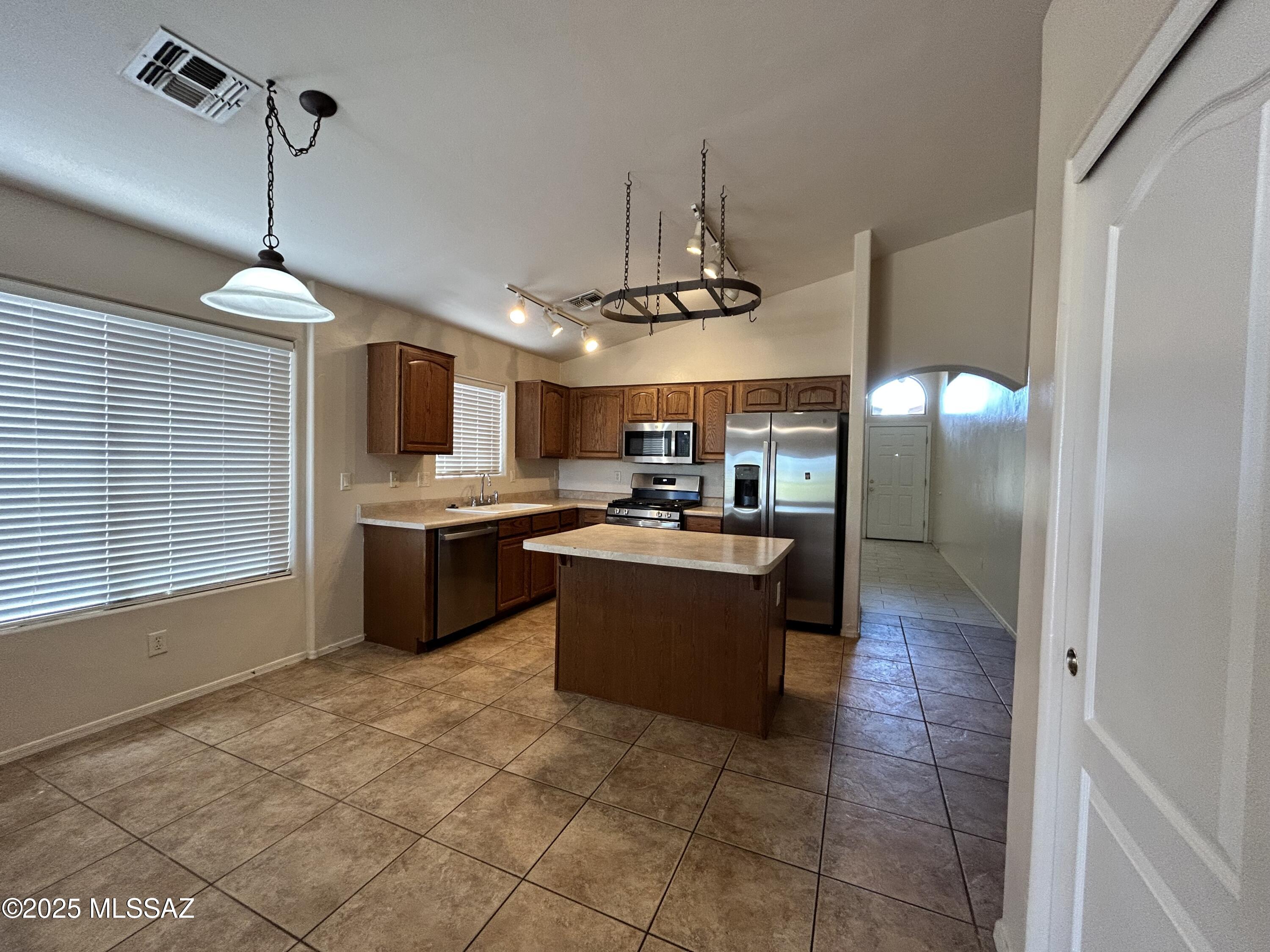 Rancho Del Lago (1-100) - Residential Lease