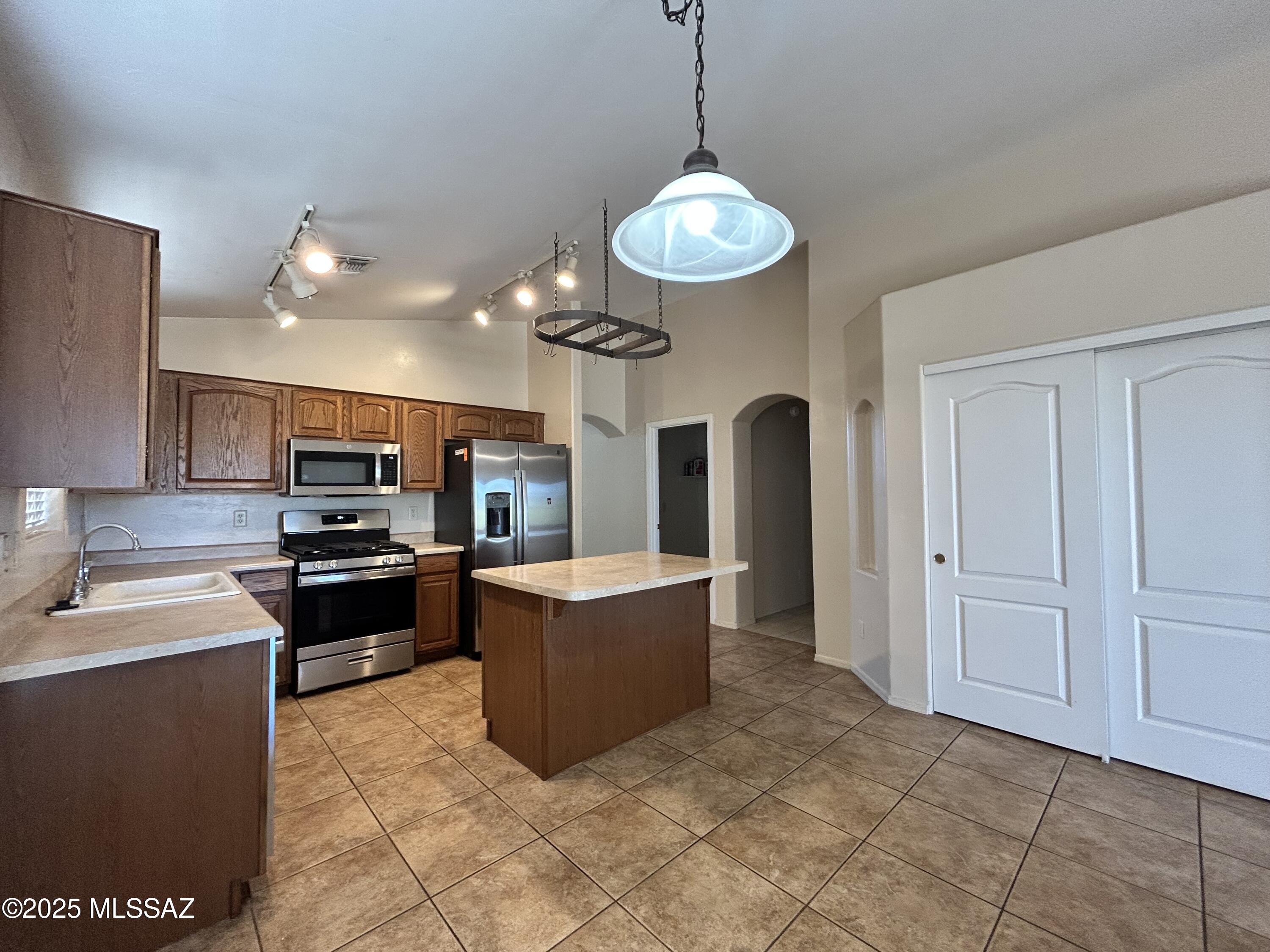 Rancho Del Lago (1-100) - Residential Lease