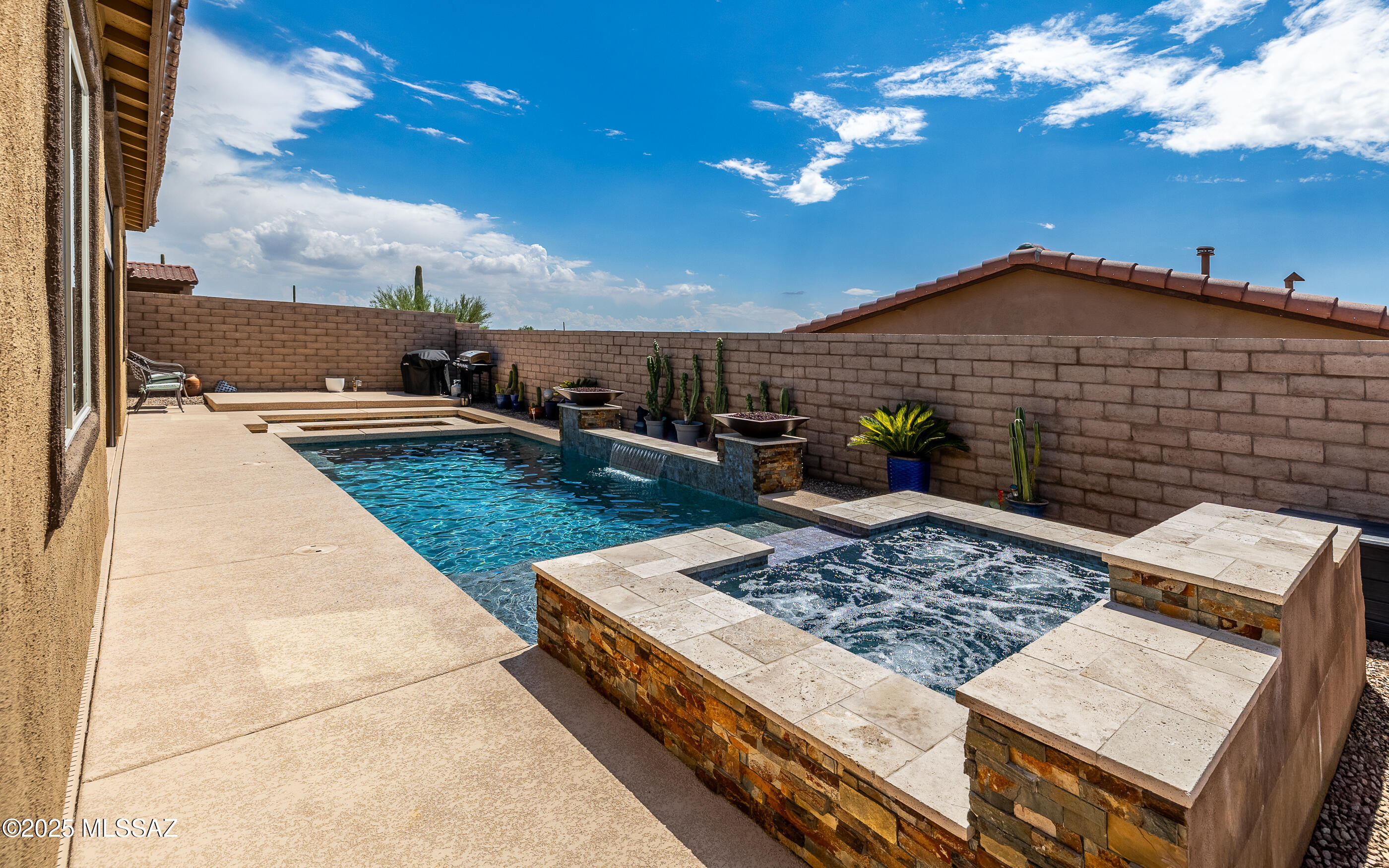 Boulder Bridge Pass At Dove Mountain SQ20132910078 - Residential