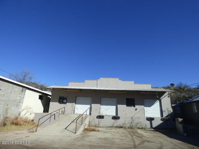 3209 SQ FT Dry warehouse, Clean Fresh Paint. Ramp loading door dock,Dry Warehouse on one side and offices on the Other Side