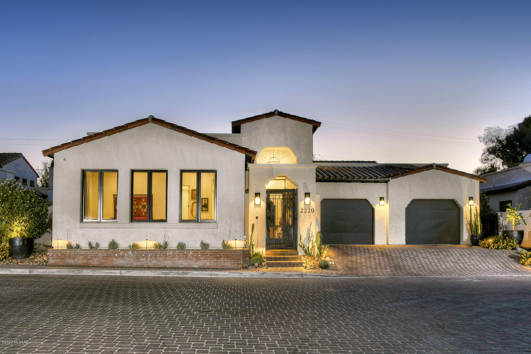 Steps from the historic Arizona Inn & Banner Medical, this luxurious property is tucked at the end of a quiet cul-de-sac in desirable Casa Seton; extensively improved by the Seller featuring new interiors by Linda Robinson, soaring wood-beamed ceilings, open great room plan w/soft natural light streaming through windows everywhere, lush gated private courtyard entry, chef's kitchen w/new gleaming wood counter, SS appliances, stunning living, entertainment & dining spaces, cozy den w/new custom built-ins, extensive landscaping design w/custom iron work, extensive plantings, custom lighting, raised planting beds all designed to be ez care;  new deluxe security & sound system; stunning owner's suite w/spa-like bath & large double closets, everything is a WOW here!