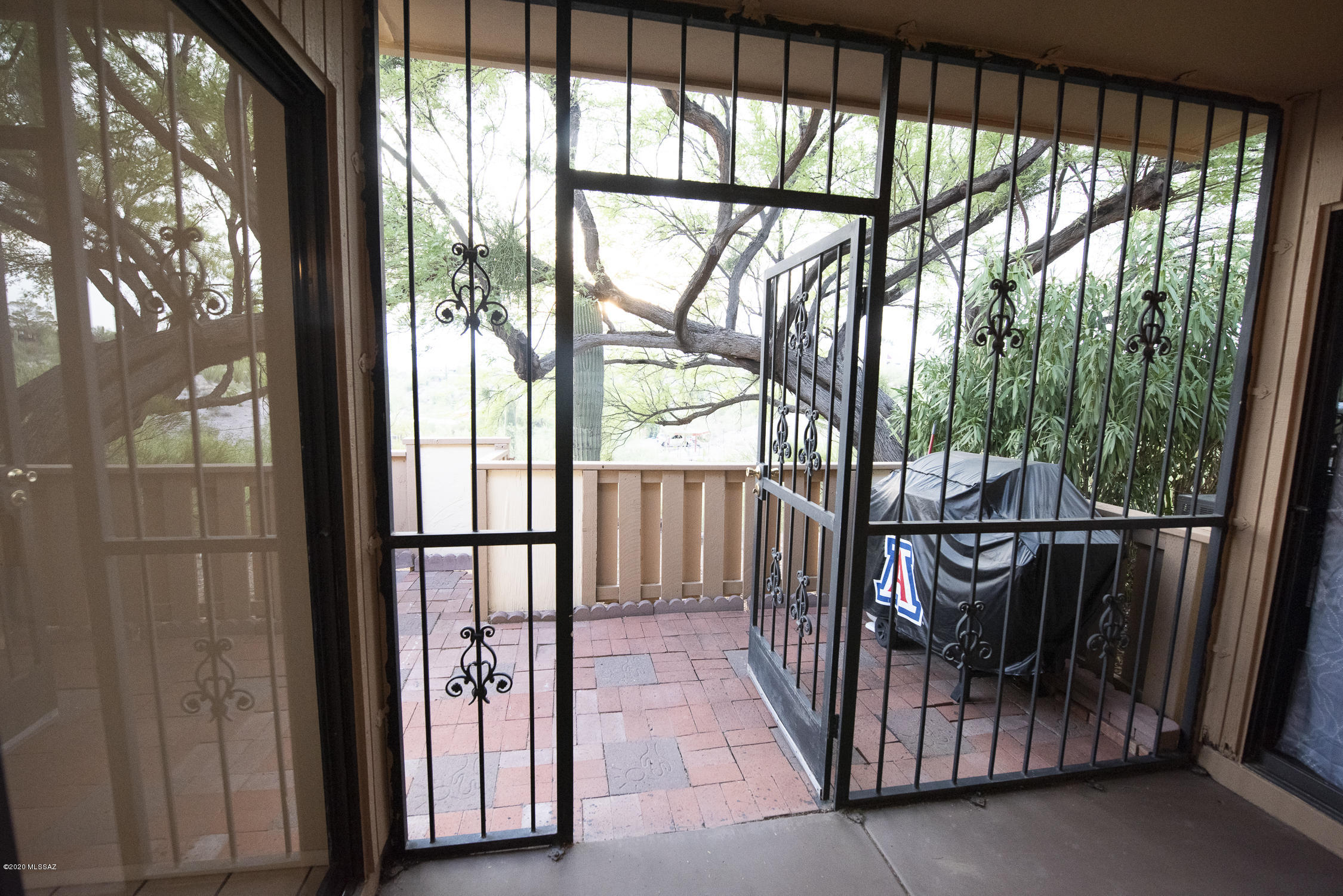 Las Primeras Lomas (1-76) - Residential