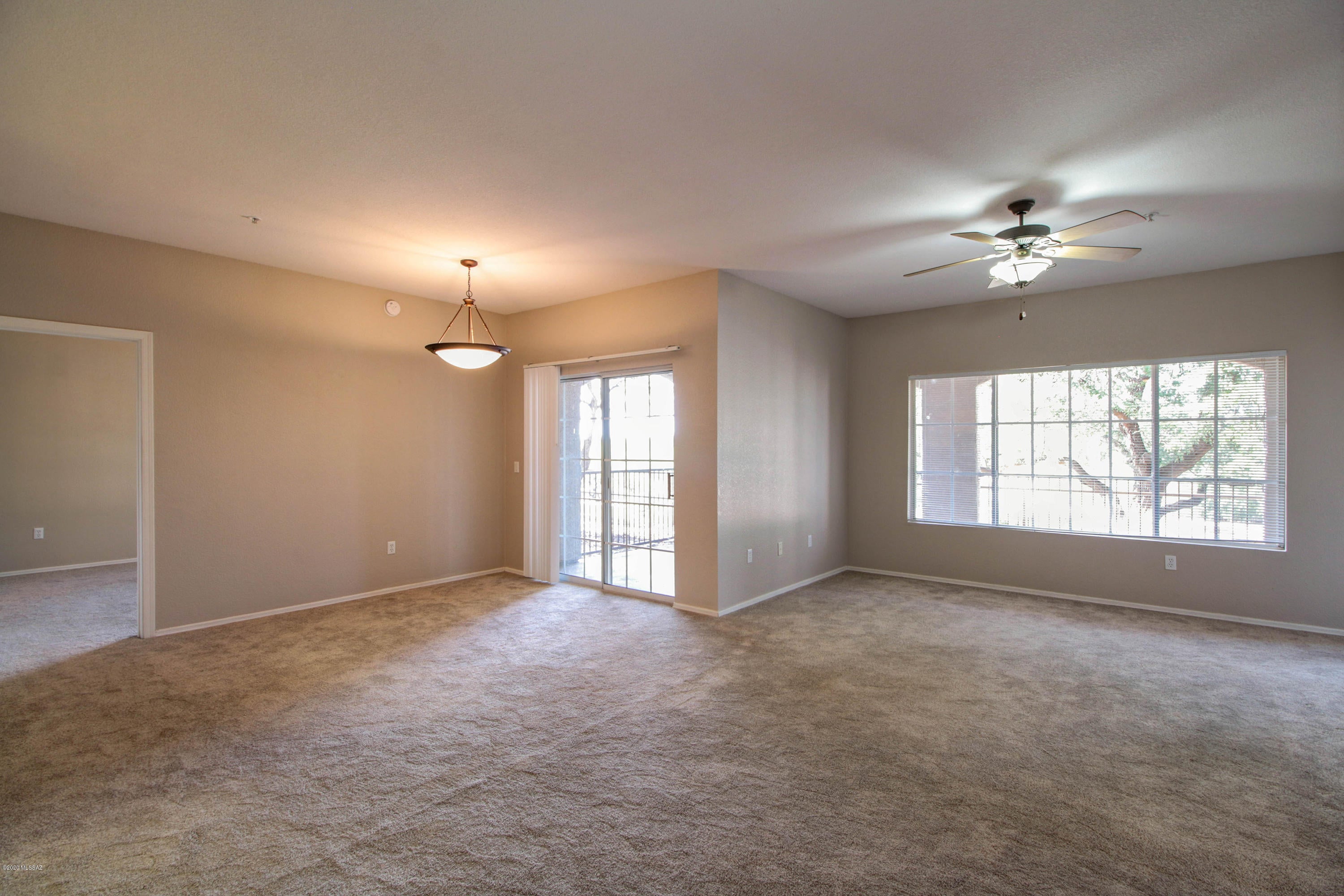 Call Theo Palting @520.834.2120  with any questions or for a showing!

Beautiful 3 bedroom 2 bath condo located in Oro Valley!