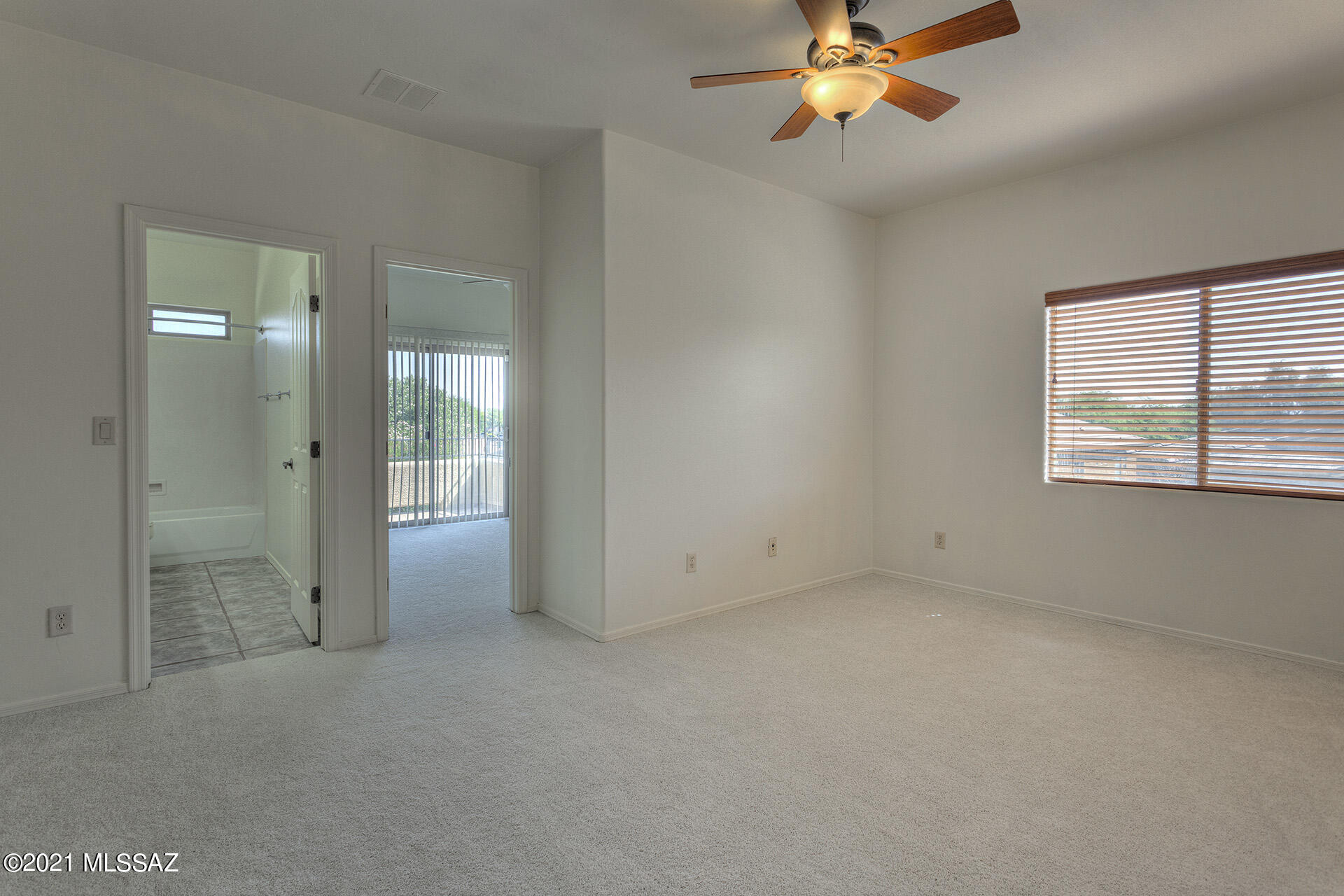 Encanto Del Lago (1-82) - Residential