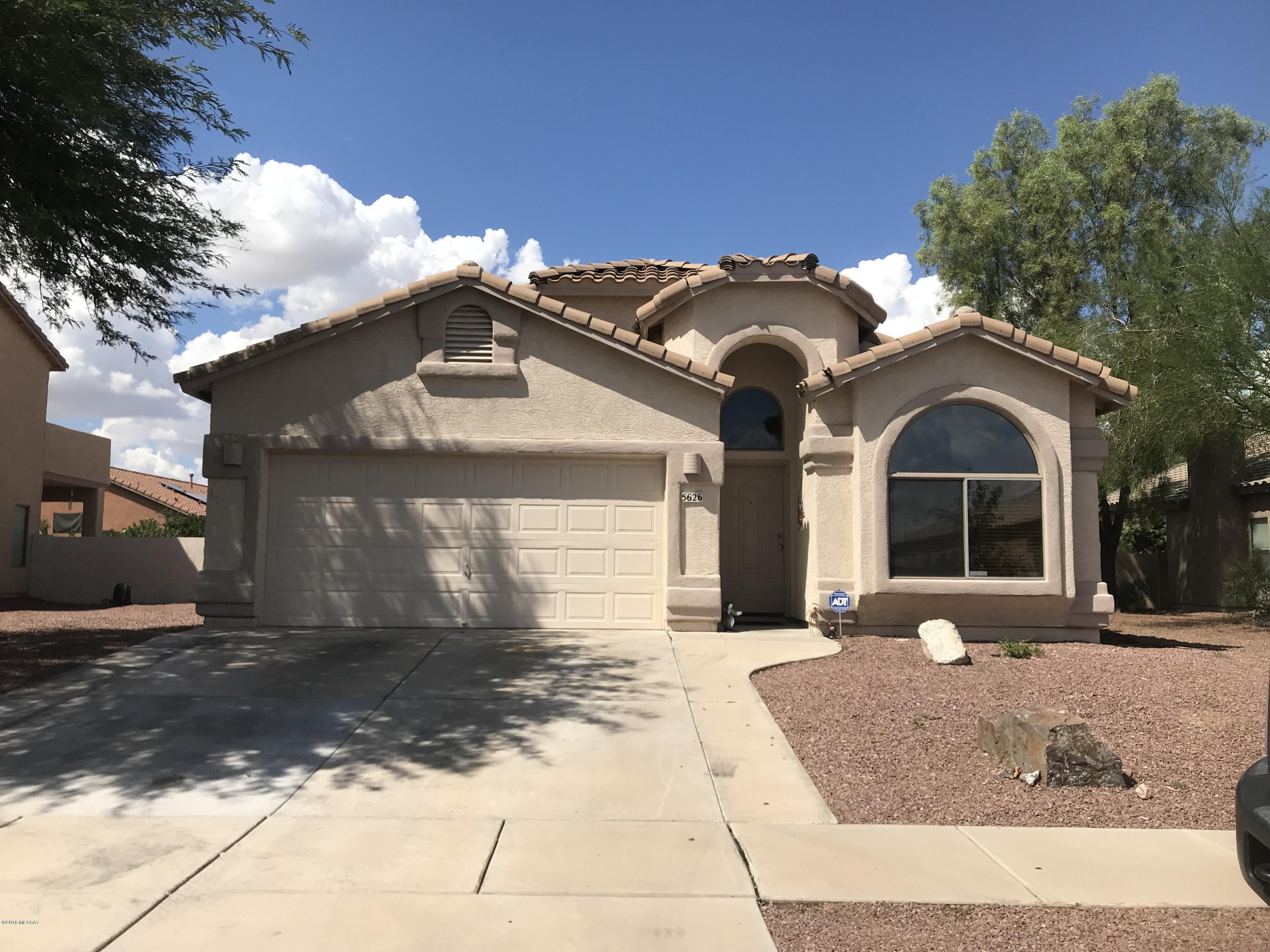 Huge Price  Decrease!!! This home is priced below appraisal value! Come take a look at this former model home with 4bd 2bath. This home is in an established neighborhood close to restaurants, shopping and easy access to I-10 for commuting. Great floor plan with split bedroom plan and open kitchen. Large master suite with dual sinks and walk in closet. The property has 2 car garage, low care landscaping, good sized back yard, and elbow room from the neighbor!! Seller just replaced 6 Burner Gas stove and overhead microwave!! 
Motivated Seller Place all offers!!