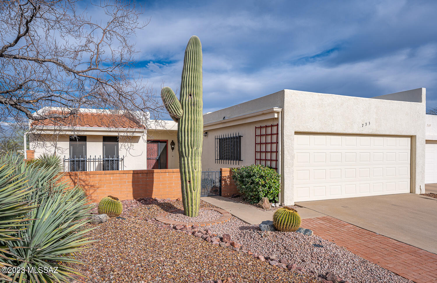 WELCOME TO CENTRALLY LOCATED, COVETED TOWNHOUSE VI.  THIS SPACIOUS END-UNIT HOME IS SITUATED ON PART OF TH6'S 22 ACRES OF COMMON AREA! MANY WALKING PATHS MEANDER THROUGHOUT THE 89 HOME COMPLEX - ALL HOMES ARE SEPARATED BY LUSH DESERT GREENBELT!   ENTER THE HOME THROUGH A GATED COURTYARD.  FOYER LEADS TO THE GRACIOUS GREATROOM! ENJOY COZY EVENINGS WITH THE KIVA BEEHIVE FIREPLACE! THIS LARGEST MODEL HAS A SPACIOUS FAMILY-FLEX ROOM OFF THE KITCHEN.  A BREAKFAST BAR AND A WET BAR COMPLETE THE PACKAGE!  SMALL OFFICE OFF THE KITCHEN.  LOTS OF CABINETS FOR PLENTY OF STORAGE IN THE BRIGHT KITCHEN! GRACIOUS OWNER'S ENSUITE WITH DUAL VANITIES! ENJOY YOUR MORNING COFFEE GAZING AT THE STUNNING SANTA RITA MOUNTAINS FROM YOUR COVERED PATIO AND NICELY LANDSCAPED BACKYARD.  GVR FACILITIES NEARBY. HURRY!
