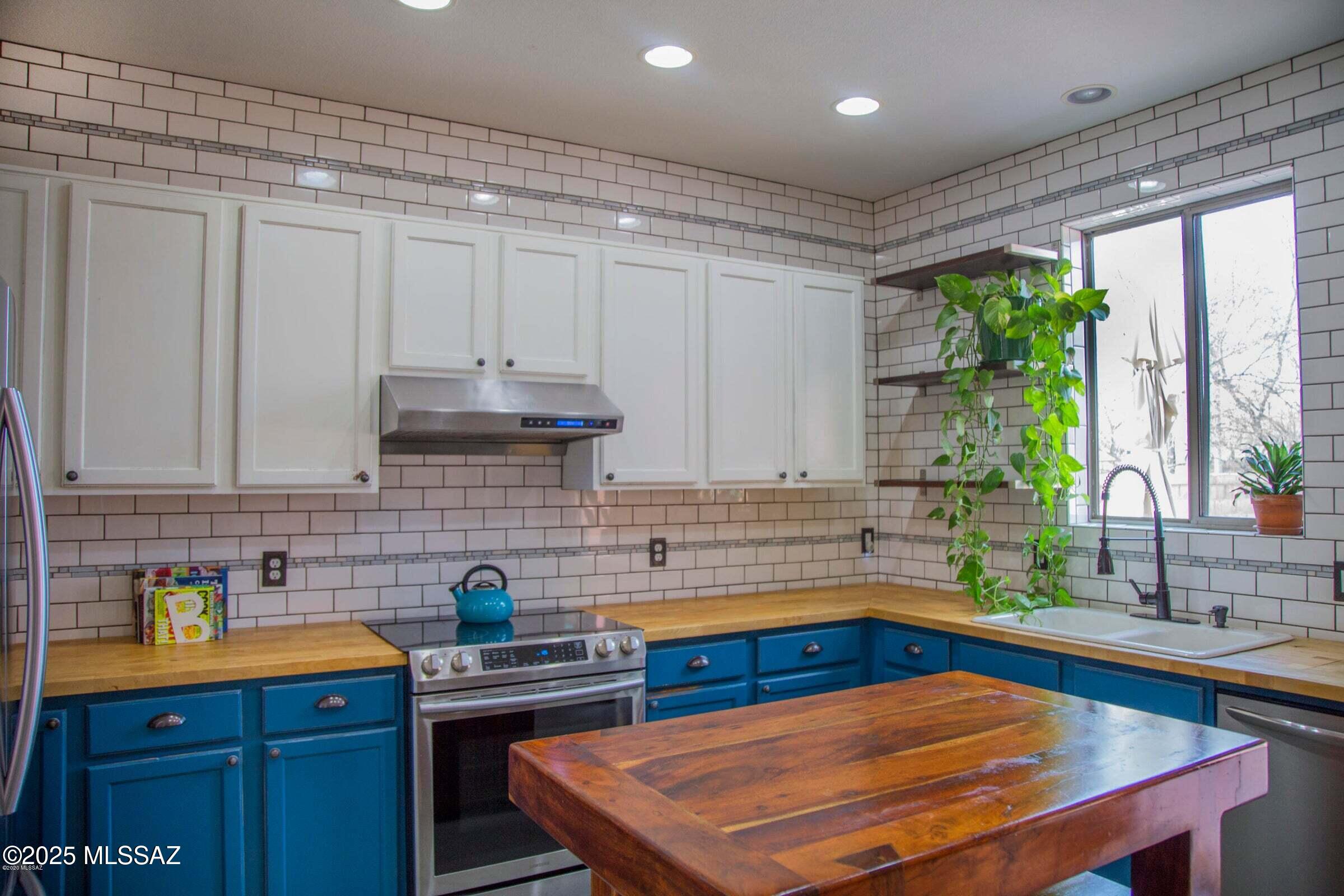 Paseo Estrella (1-104) - Residential Lease