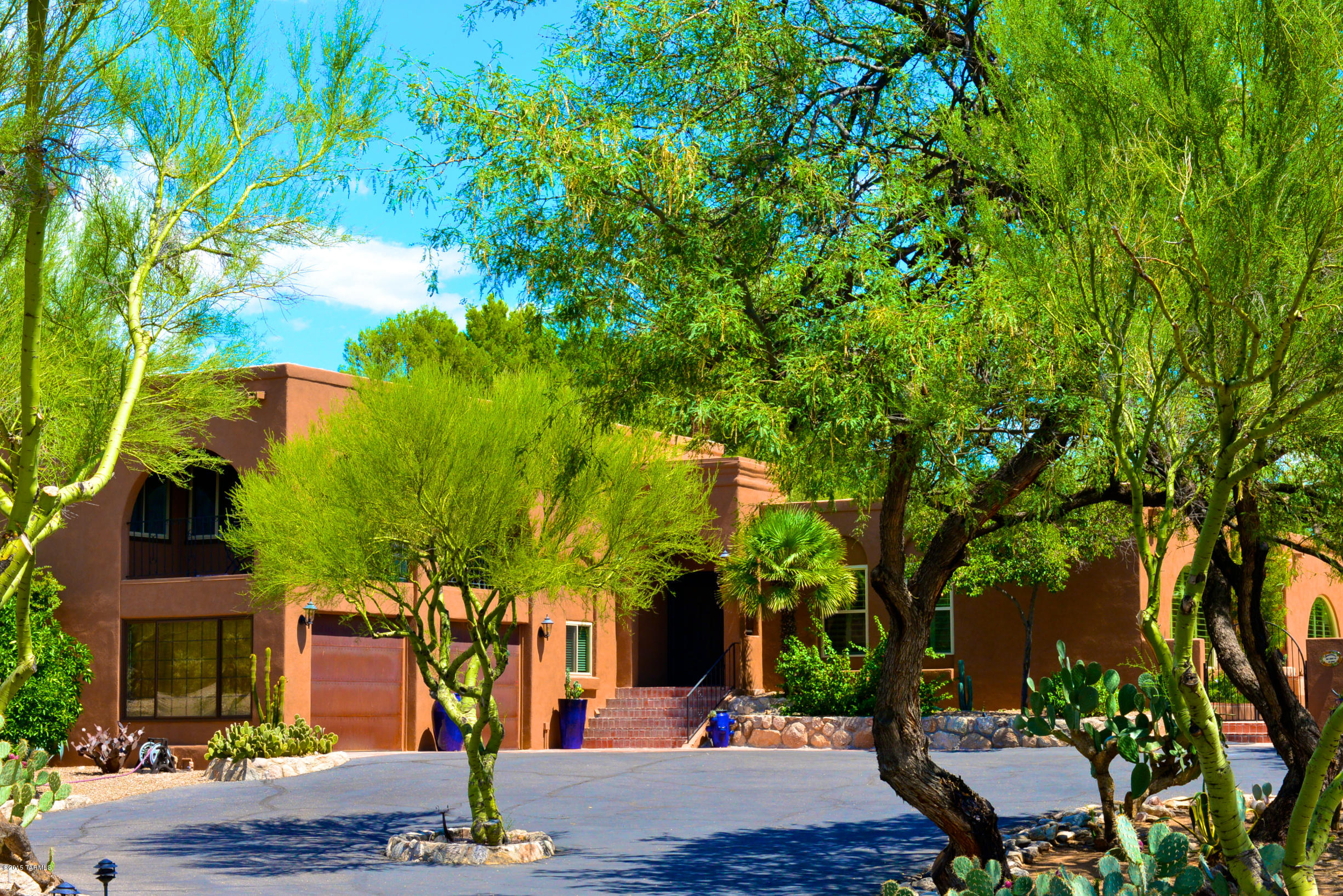 Remodeled yet retaining past year's charm and characters. 4 bedroom 3 baths and guest house/1ba. 3602 Sq ft on 1.1 acre.Spacious master suite with picture windows toward Catalina mountain, 2 walk in closets. Spa like bath with walk in shower and soaking tub. Large bedrooms on main level with walk in closets, patios and views. Kitchen with Wood Mode cabinets and stainless steel appliance.Huge granite counter top island for multipurpose usages.Kitchen open to family room with fireplace. Located on the 8th fairway in Skyline Country Club with 24 hours security.Enter long front driveway to house, side yard with sparkling pool and guest house. Backyard with fireplace, water feature and BBQ area. Enchanted park like setting. Perfect home to raise a family with District 16 schools.