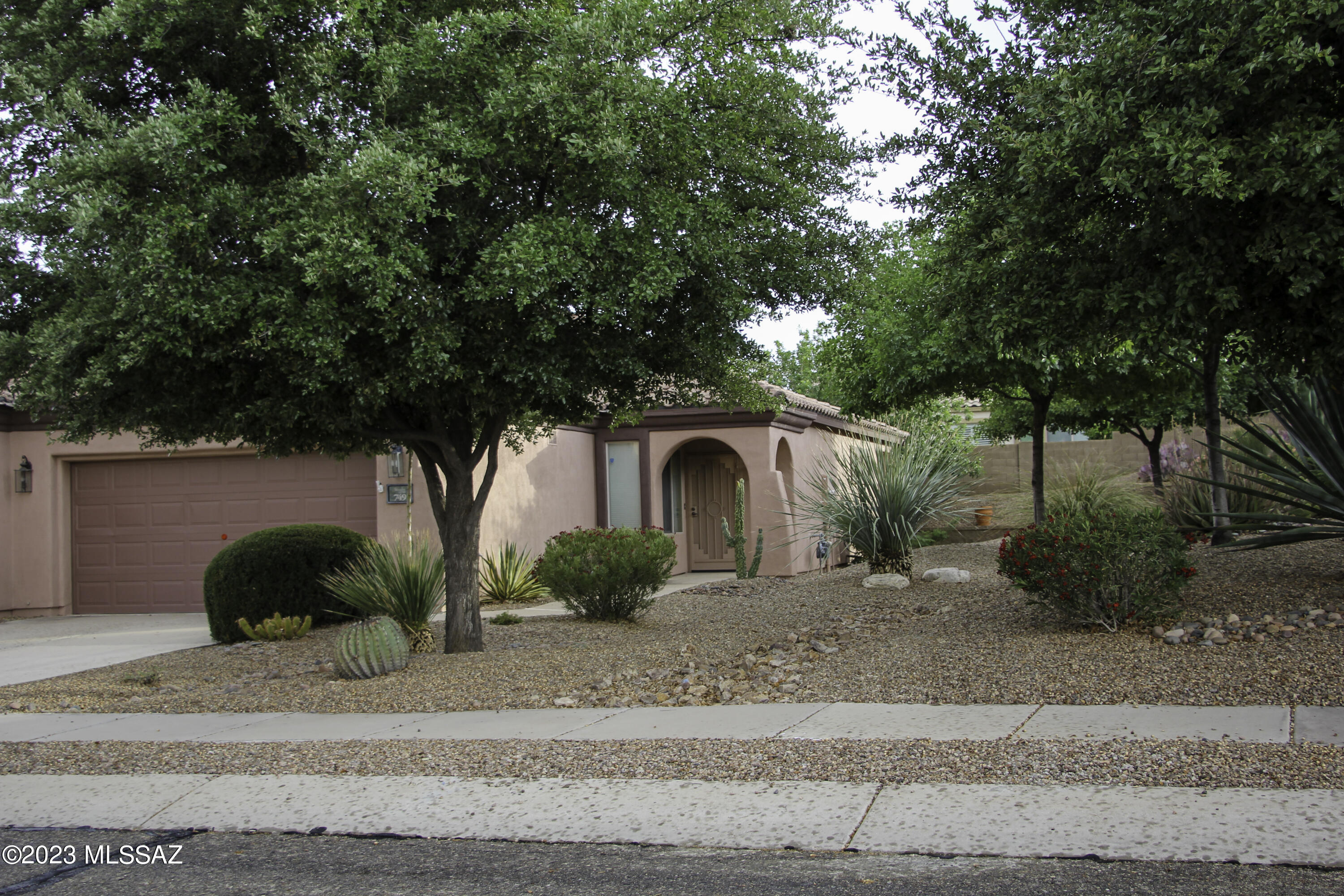Tucked in the master planned community of Rancho Sahuarita is a 55+ adult community call Sonora at Del Webb. Perfect place for family close by yet provides a subdivision just for adults. Charming describes this light & bright townhouse with all the right designer touches. A split bedroom floor plan where you meet in the middle to enjoy a spacious great room. Kitchen with breakfast bar and dining area. All appliances stay. After an active day enjoying all the amenities this community has to offer, sit back and enjoy the paver brick patio of your lovely backyard. Sonora at Del Webb offers clubhouse, workout facility, heated pool, pickle ball & tennis courts, meeting room (classes, cards), kitchen, library, & more. HOA fee covers Blanket Ins Policy, exterior painting, landscaping, roof, pest.
