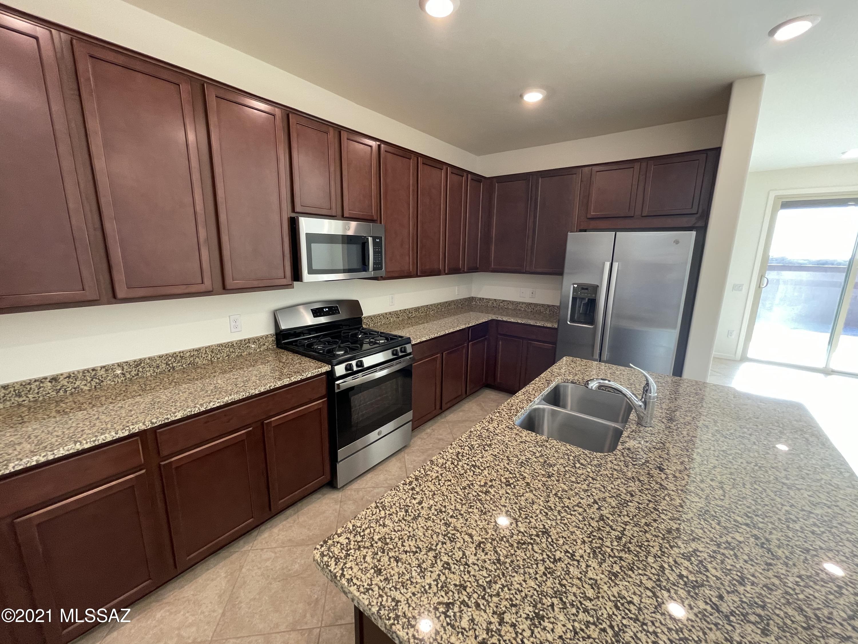 The Vistas At Rincon Knolls SQ20152600506 - Residential Lease