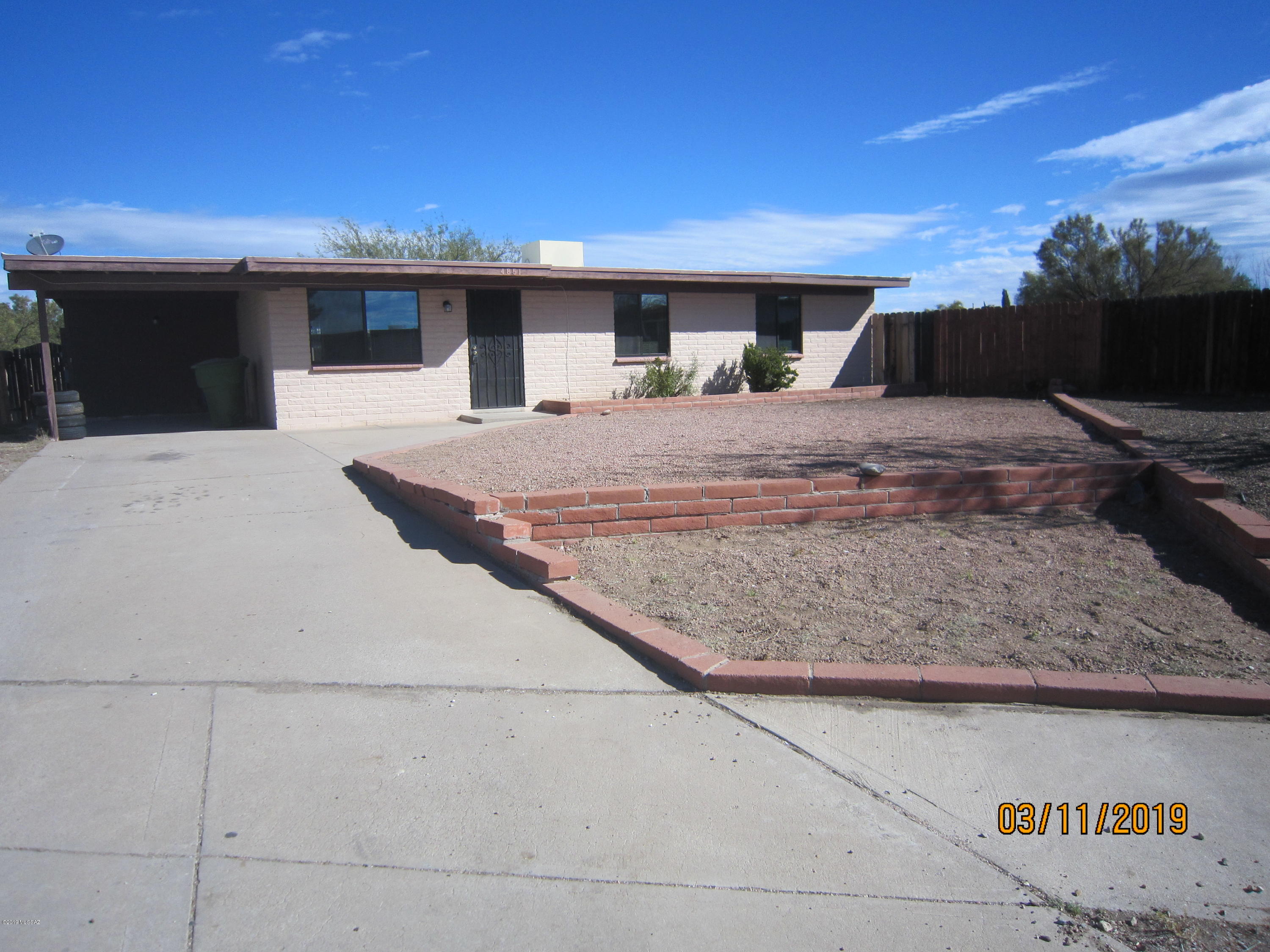 Nice 3 BDRM/2 BA house just east of DMAFB. Large fenced yard. Freshly painted, Updated dual pane windows, New Flooring in living areas, Updated Baths and Kitchen, Stove/oven, fridge, DW, & DP are included. Evaporative Cooling, Central Heat.
Close to Pima College East Campus,
Davis Monthan Air Force Base & shopping.