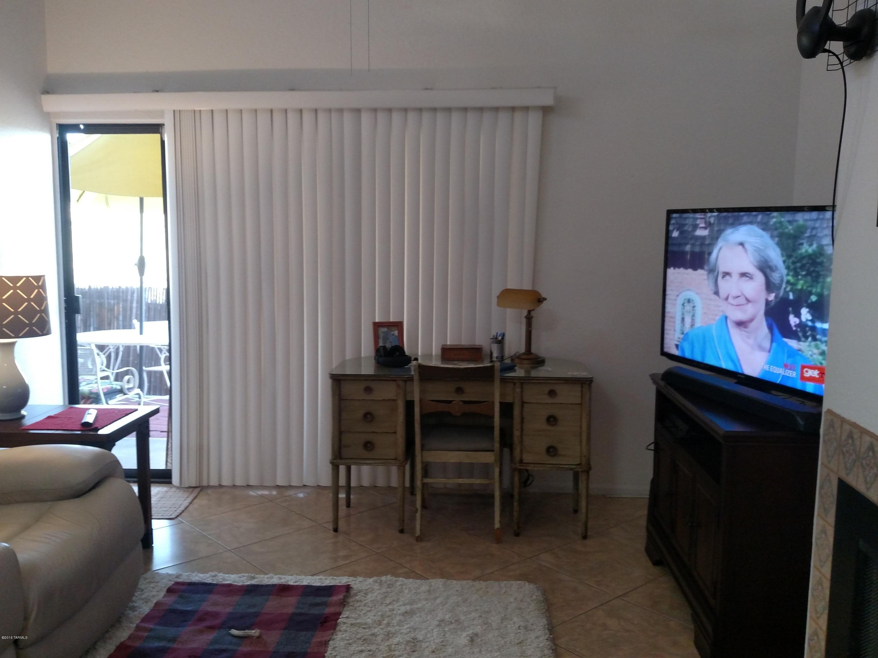 Las Primeras Lomas (1-76) - Residential Lease