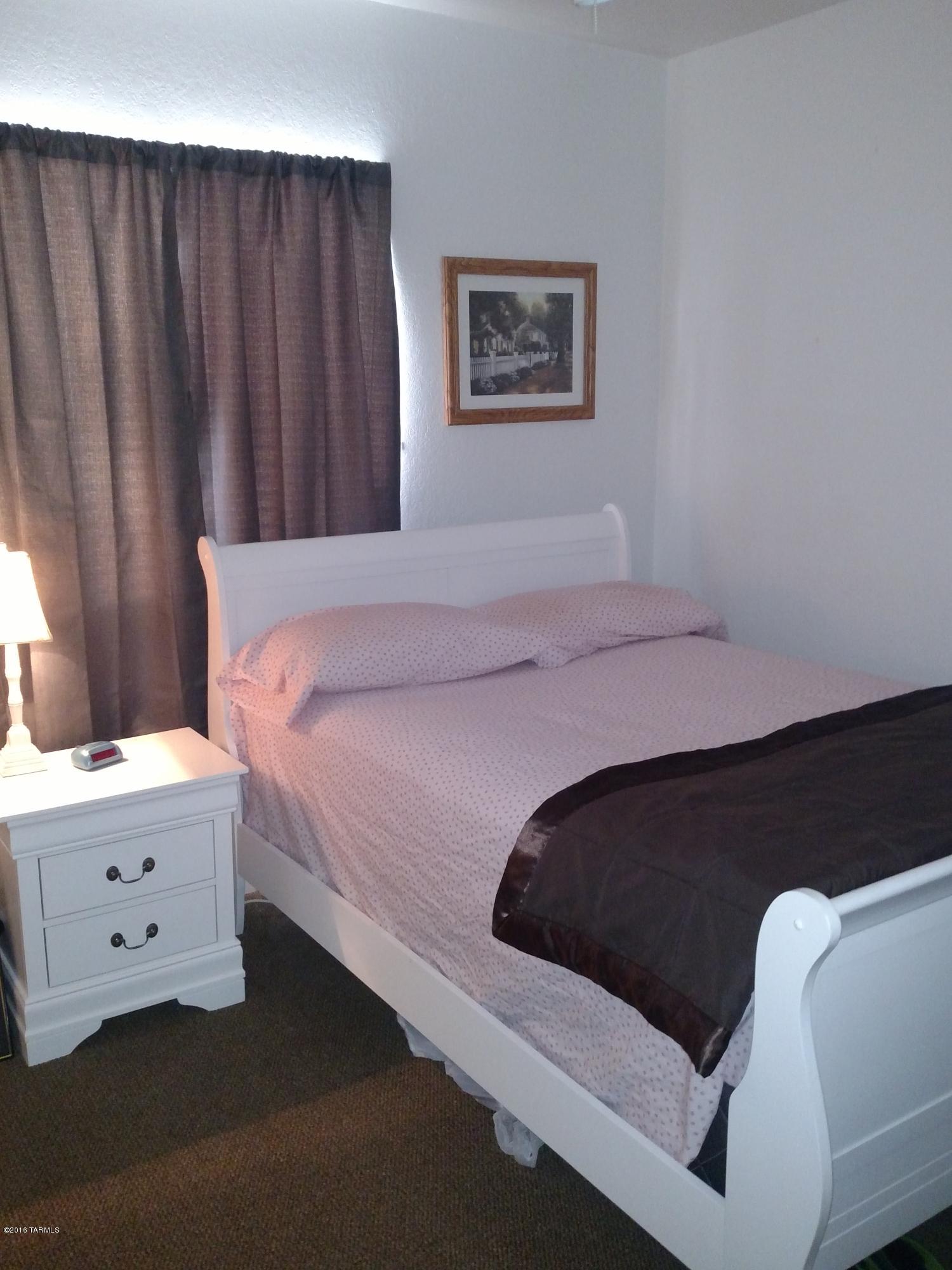 Las Primeras Lomas (1-76) - Residential Lease