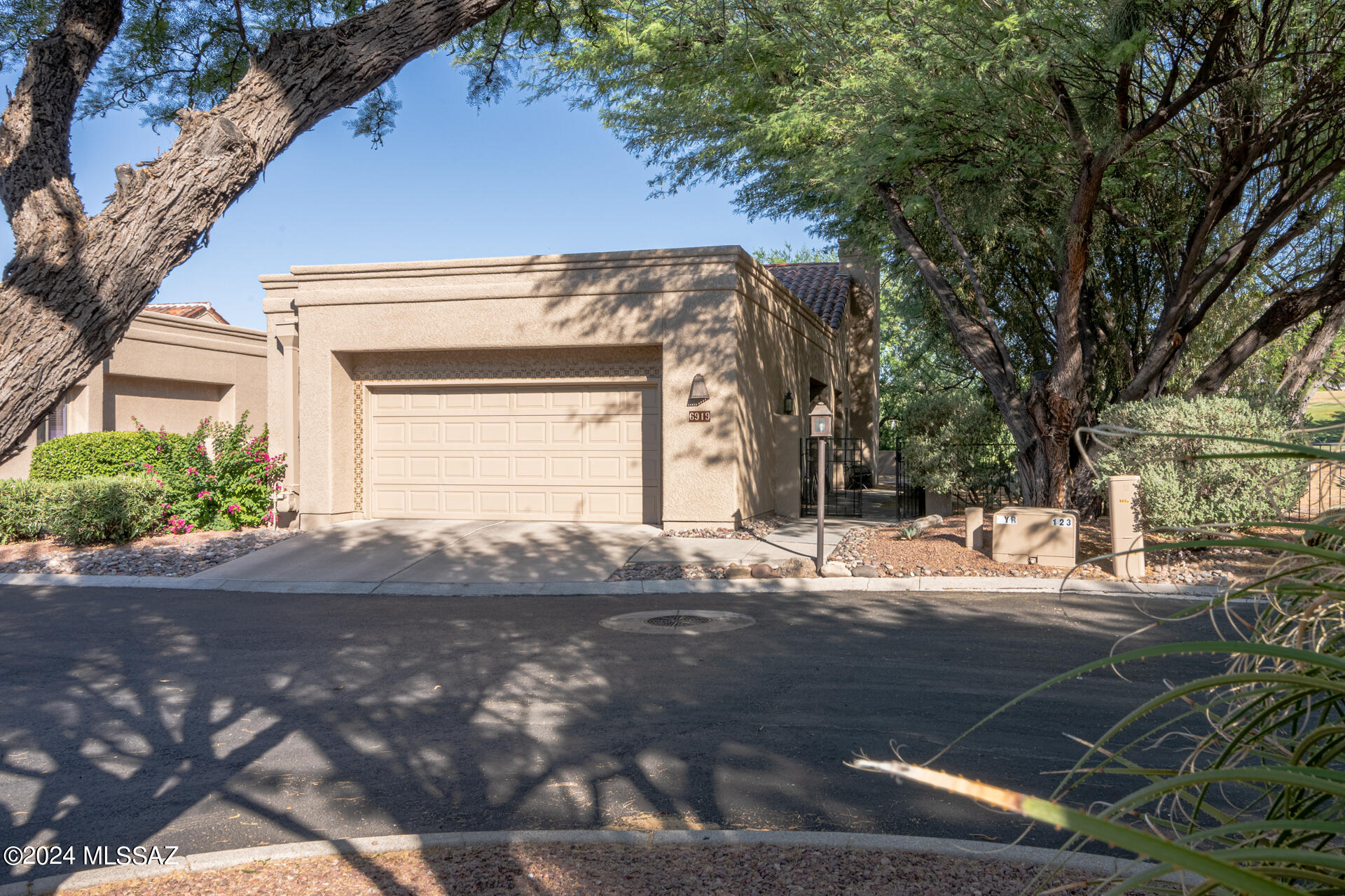 Golf Villa in gated Ventana Canyon Country Club w/Mountain & Golf Course views. Updated unique floor plan offers 1885 SF 2 bed 2 bath plus studio/office or bedroom 3. End unit w/vaulted ceilings on Cul De Sac lot, within walking distance to heated community pool/spa and Country Club for golf, tennis, pickleball, exercise and dining. More shopping, dining and hiking at Sabino Canyon recreation area are all near by. HOA includes 24hr manned gate, heated community pool and spa, front landscaping & exterior painting. Come live the resort lifestyle in this lock & go Golf Villa!