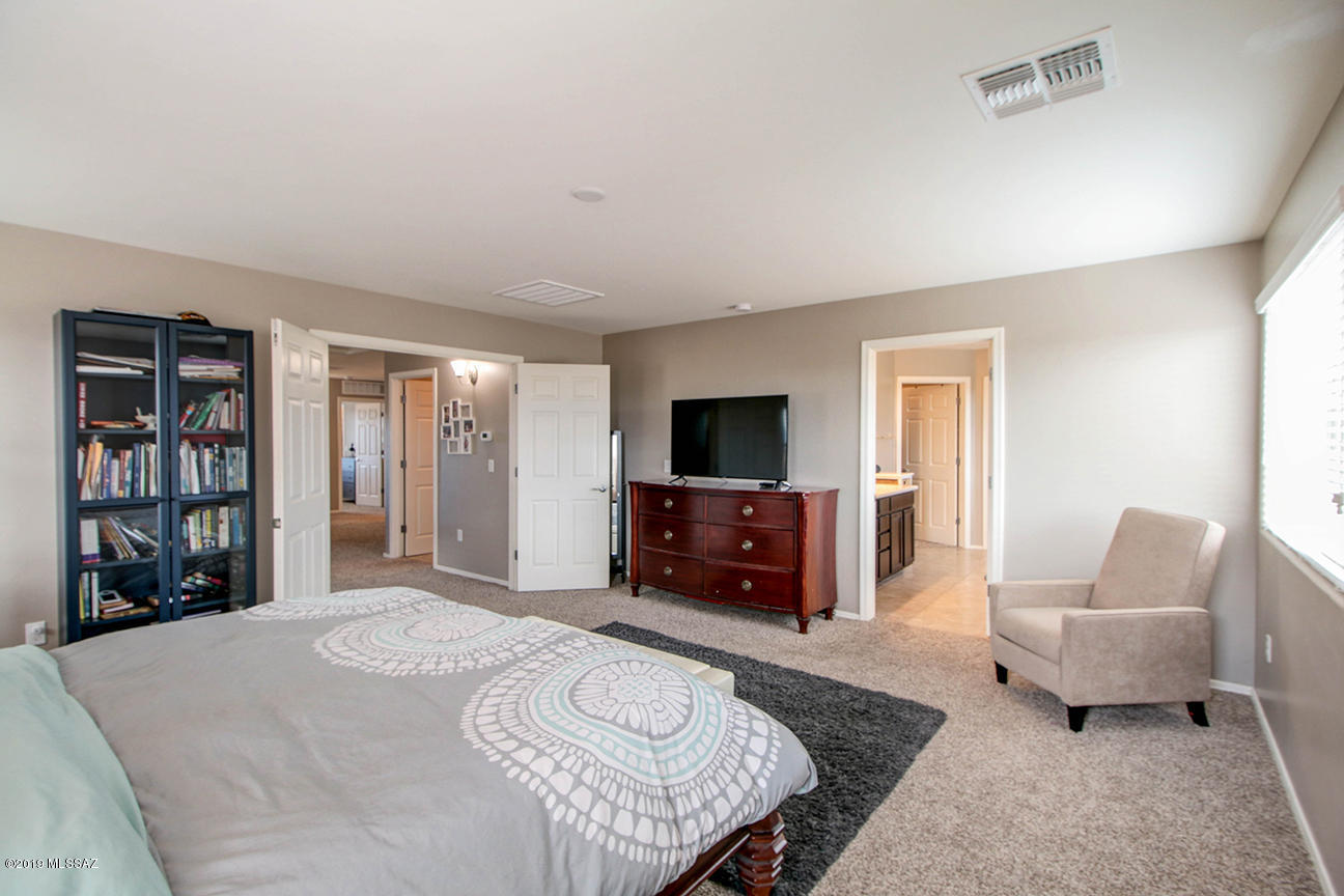 Vista Del Lago Norte SQ20140780198 - Residential