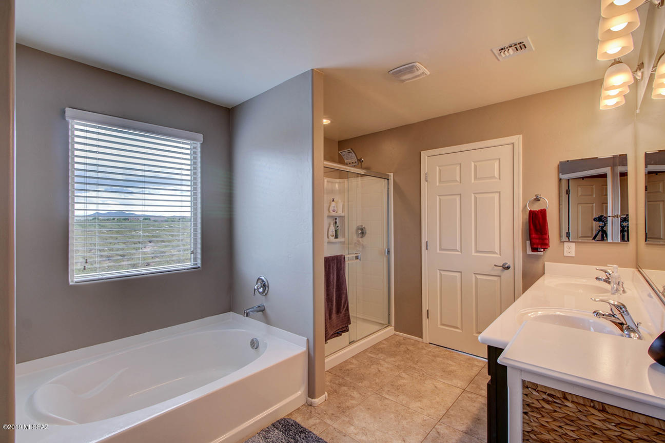Vista Del Lago Norte SQ20140780198 - Residential