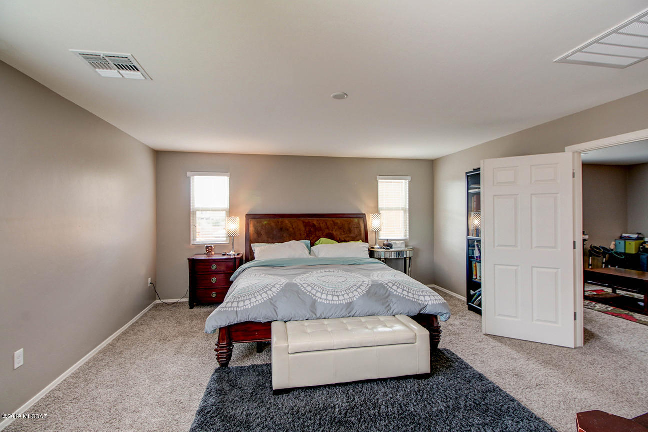 Vista Del Lago Norte SQ20140780198 - Residential
