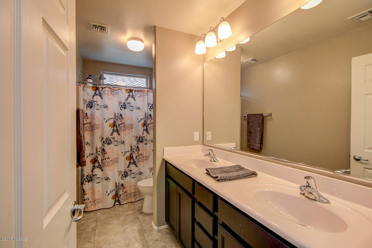 Vista Del Lago Norte SQ20140780198 - Residential
