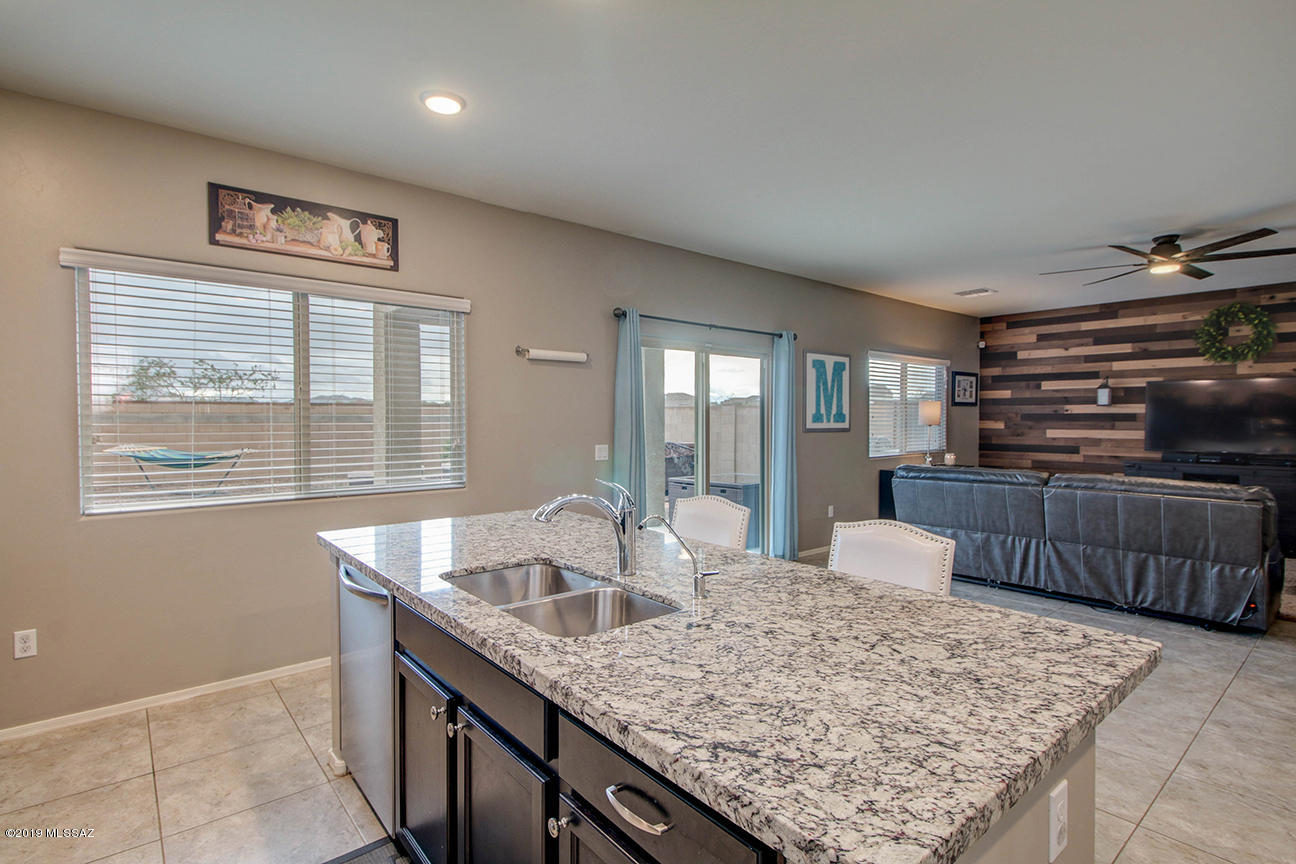 Vista Del Lago Norte SQ20140780198 - Residential