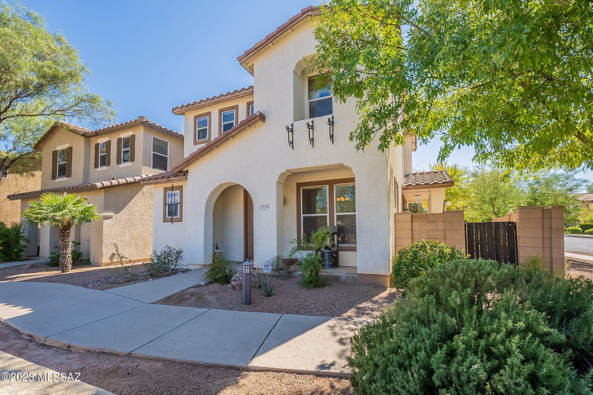 Immaculate 2005 Central location 3Br / 2.5Ba, 2 story, corner lot home in a charming 86 unit subdivision. A rare find! Gorgeous unobstructed views of the Catalina Mountains from Master BR. One block from Ft Lowell Park, & conveniently close to TMC & Costco. Peaceful, quiet neighborhood.  Many upgraded finishes: Custom ceramic tiled great room, kitchen and baths, tile back splash, granite counter tops cherry wood laminate floors, Custom plantation style wood blinds, Weekly HOA landscape maintenance. Huge Master Suite with office corner, double vanity, large walk-in closet. Upgraded kitchen with tons of counter & cabinet space. Finished garage.  AC replaced in 2018.  Termite Warranty transferable.  Open floor plan. Custom landscaped patio. TEP Guarantee. This home is move-in ready today!