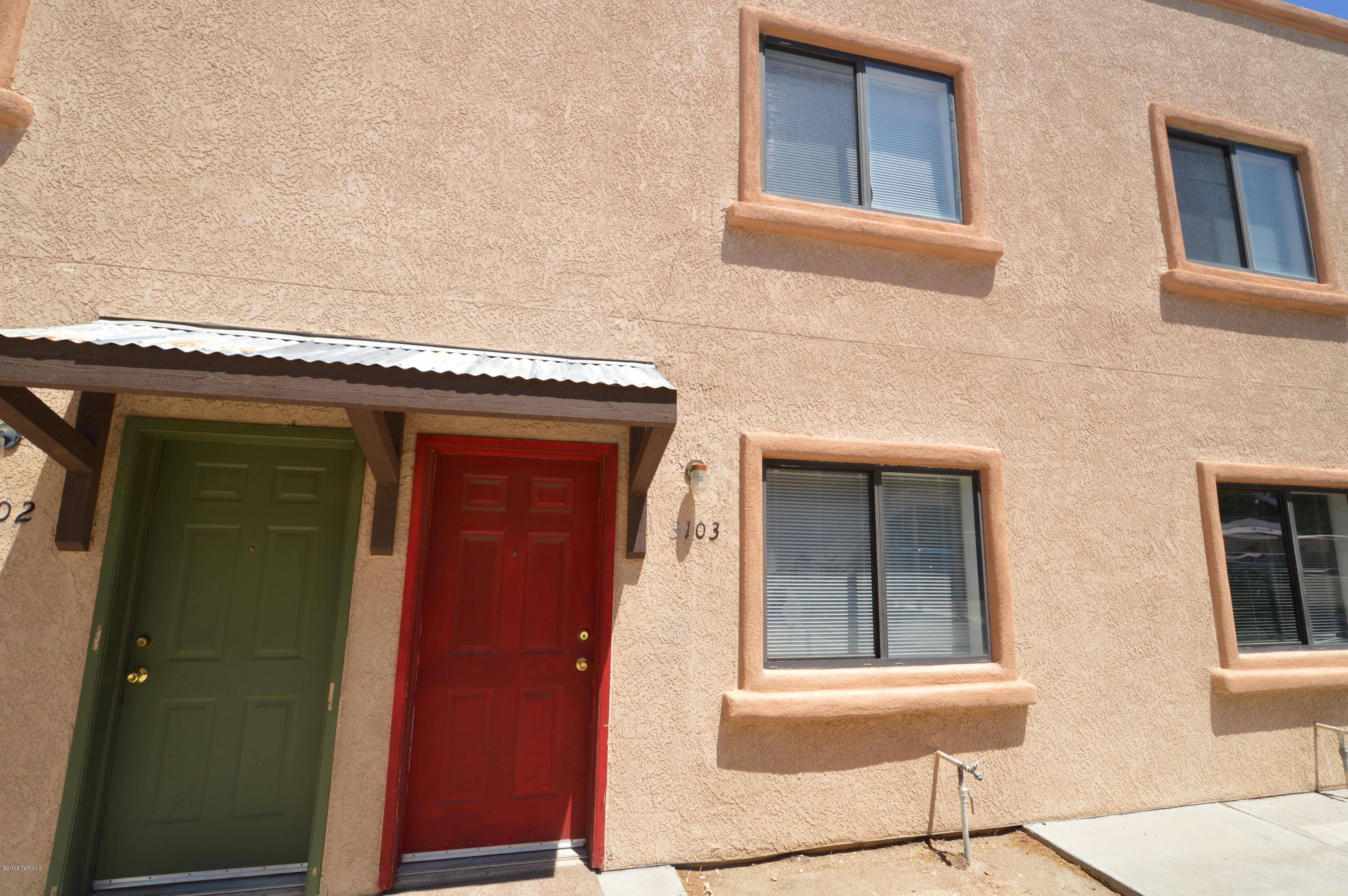 Luxury townhome in central Tucson.  Close to transportation, shopping and schools. Efficient heat pump. Two large bedrooms and two full baths.  Dual pane windows. Quiet and secure. Fenced yards for entertaining, kids and approved pets.  stack washer/dryer in well equipped kitchen.  These don't come up often, SO CALL TODAY!