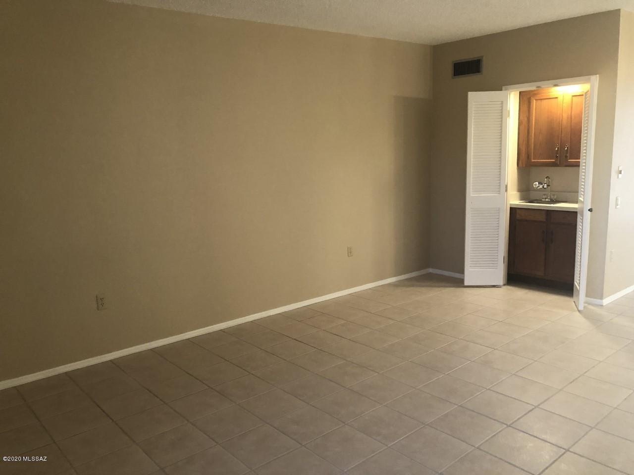 Canoa Hills Townhomes (65-143) - Residential