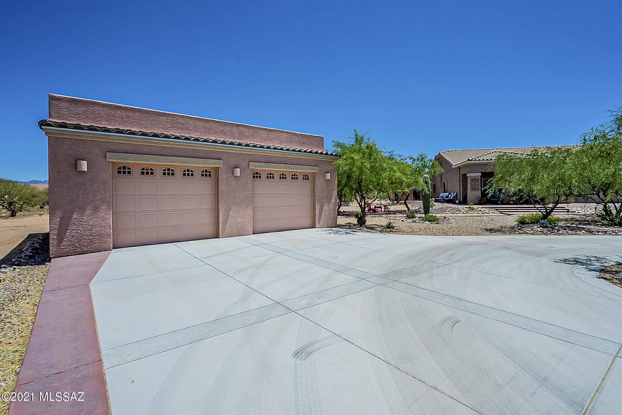Home sweet home! Located in Sahuarita Highlands, this immaculate 1.98 acre desert oasis home is surrounded by desert life & tranquility yet is within 10 min of shopping & amenities. So many upgrades & improvements you just have to see it! Bright & spacious w/vaulted ceilings, formal living & dining room, family room, 3 bdrm, den/office. Flooring is hardwood, Italian tiled & upgraded carpet. Wood shutters and honeycomb blinds, pendant lights & chandelier. Gourmet kitchen with/ceramic sink, granite counter tops, SS appliances, double oven & large eat-at island. Garage has epoxy floor coating. RO filtration & water softener. Sparkling fiberglass saltwater pool w/cool deck. Large covered patio, Garden bed w/drip irrg, predator-free system & shed. Owner has even created a rain harvesting system Washer & Dryer do not convey.