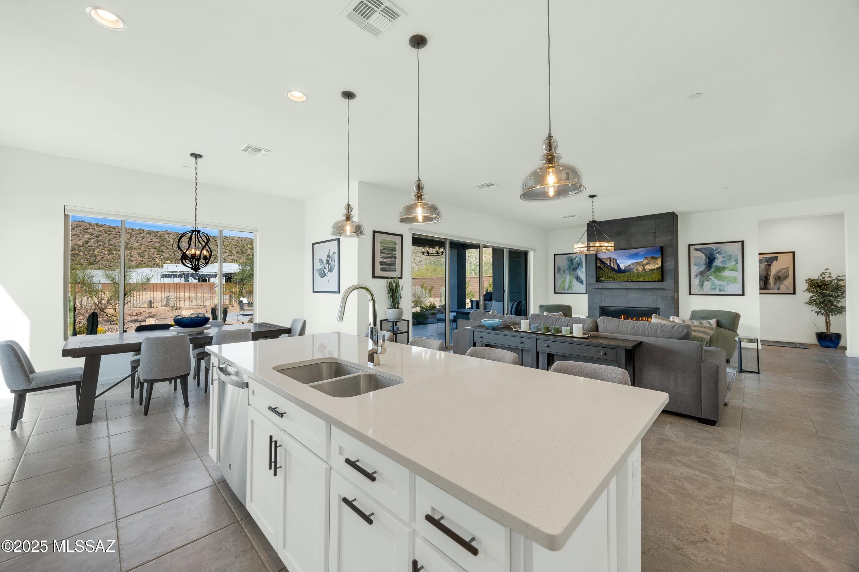 Boulder Bridge Pass III At Dove Mountain SQ20143000307 - Residential
