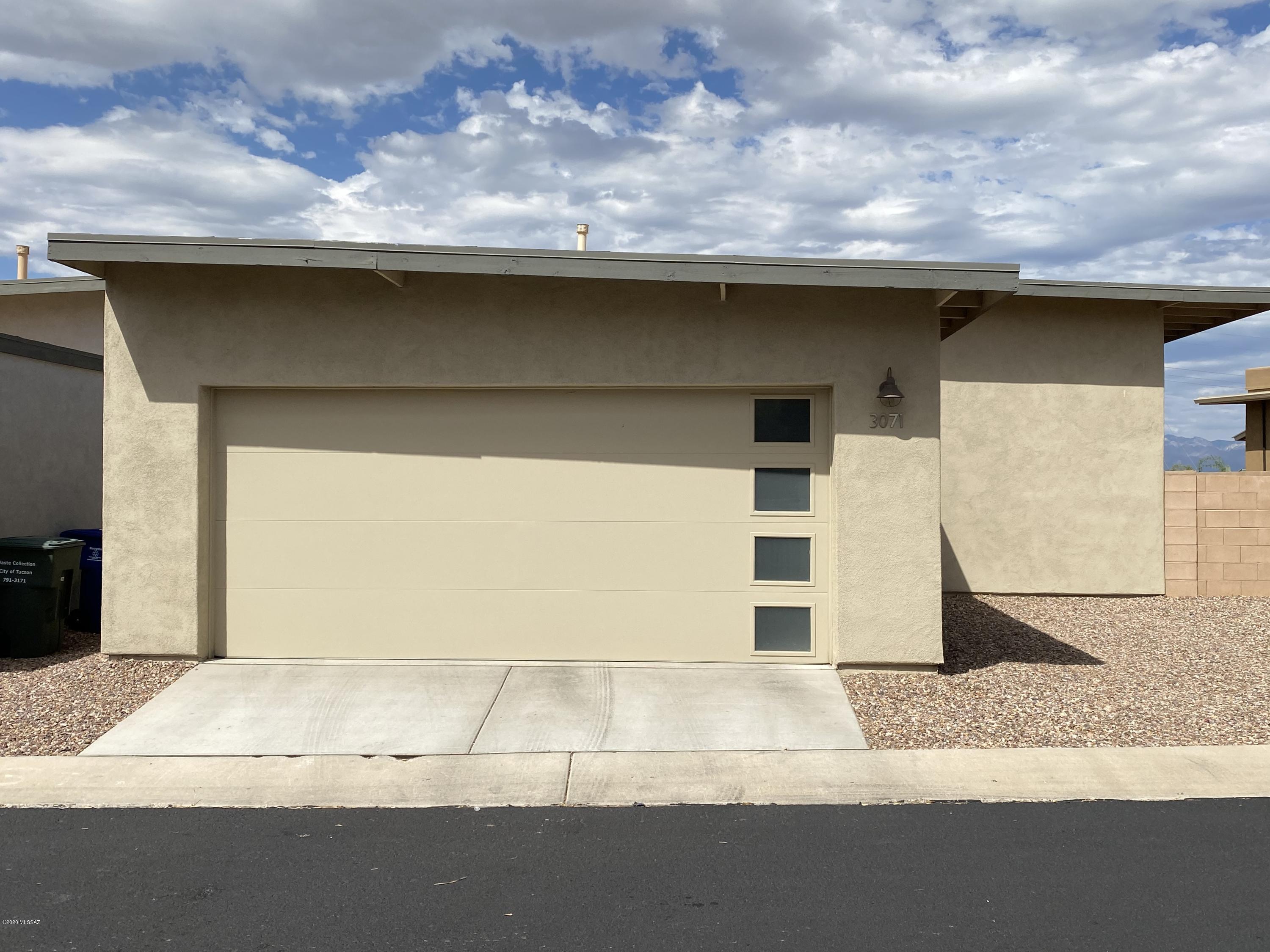Stunning Pepper Viner high efficiency home built in 2018! Move into a LIKE NEW home with upgrades that include granite counters & shaker cabinets in kitchen. Also included are stainless steel appliances, gas stove, 10' high ceilings, upgraded carpet padding, plumbing for second sink in master and more. Home comes with a transferable structural warranty (10 yrs from build date) along with 5 year transferable warranties on AC & furnace from installation date. This location is supreme being off freeway, close to downtown, U of A, shopping, golf courses, bus lines & our famous bike loop! Very open and move in ready! Don't miss this one! Great opportunity to buy in a desirable area with a home full of warranties.