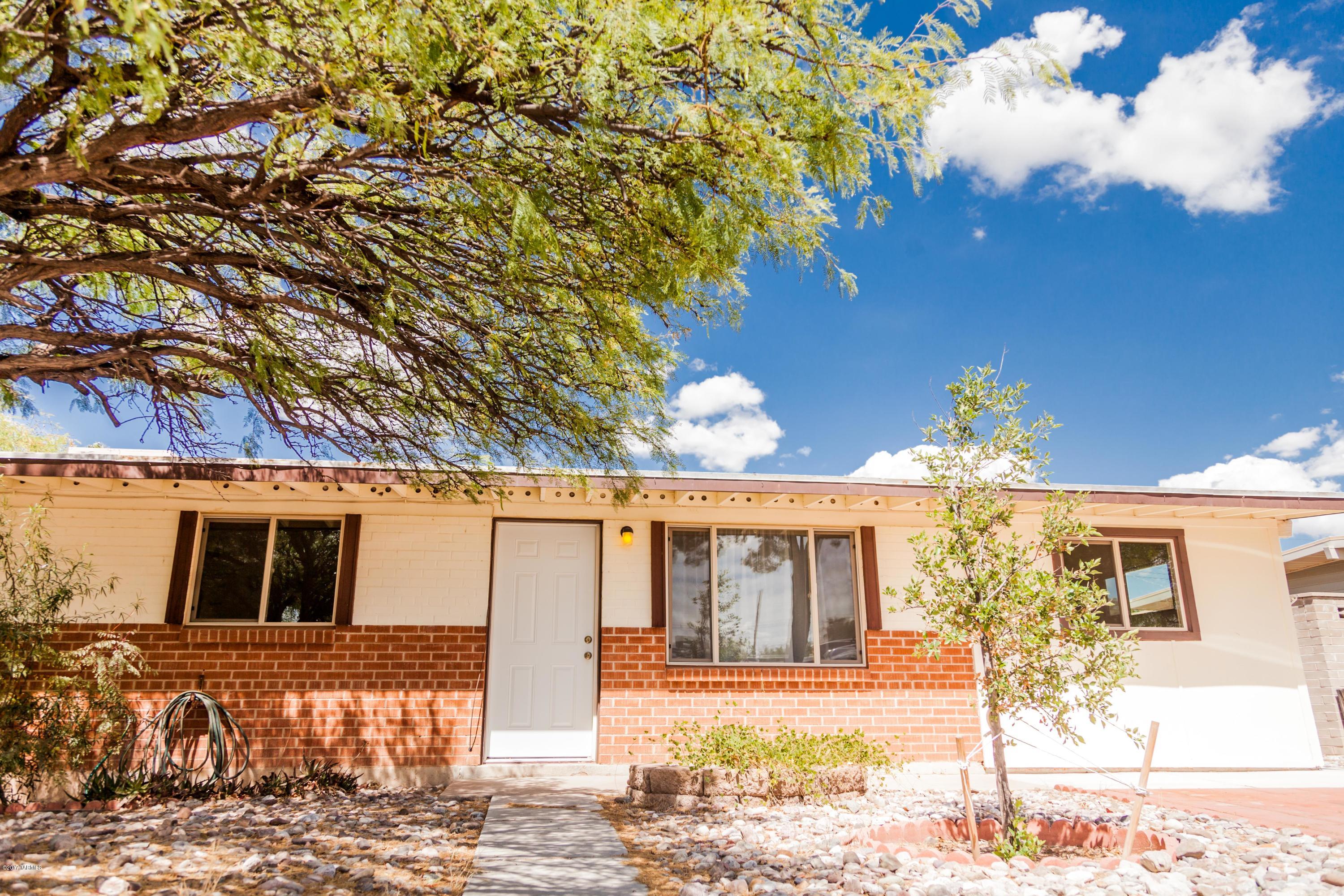 Quiet neighborhood and move in ready.  Backyard is completely fenced in with large patio, mature landscaping and storage shed.  Brand new kitchen offers new appliances, cabinets, & counters right off the great room and has windows to backyard with lots of natural light.  Neutral tile throughout and wall color make this home a fresh new start for anyone in the market for a 3 bedroom/2 bath home.  This home has been well taken care of and won't last long as it's priced competitively to move.
Owner/Agent