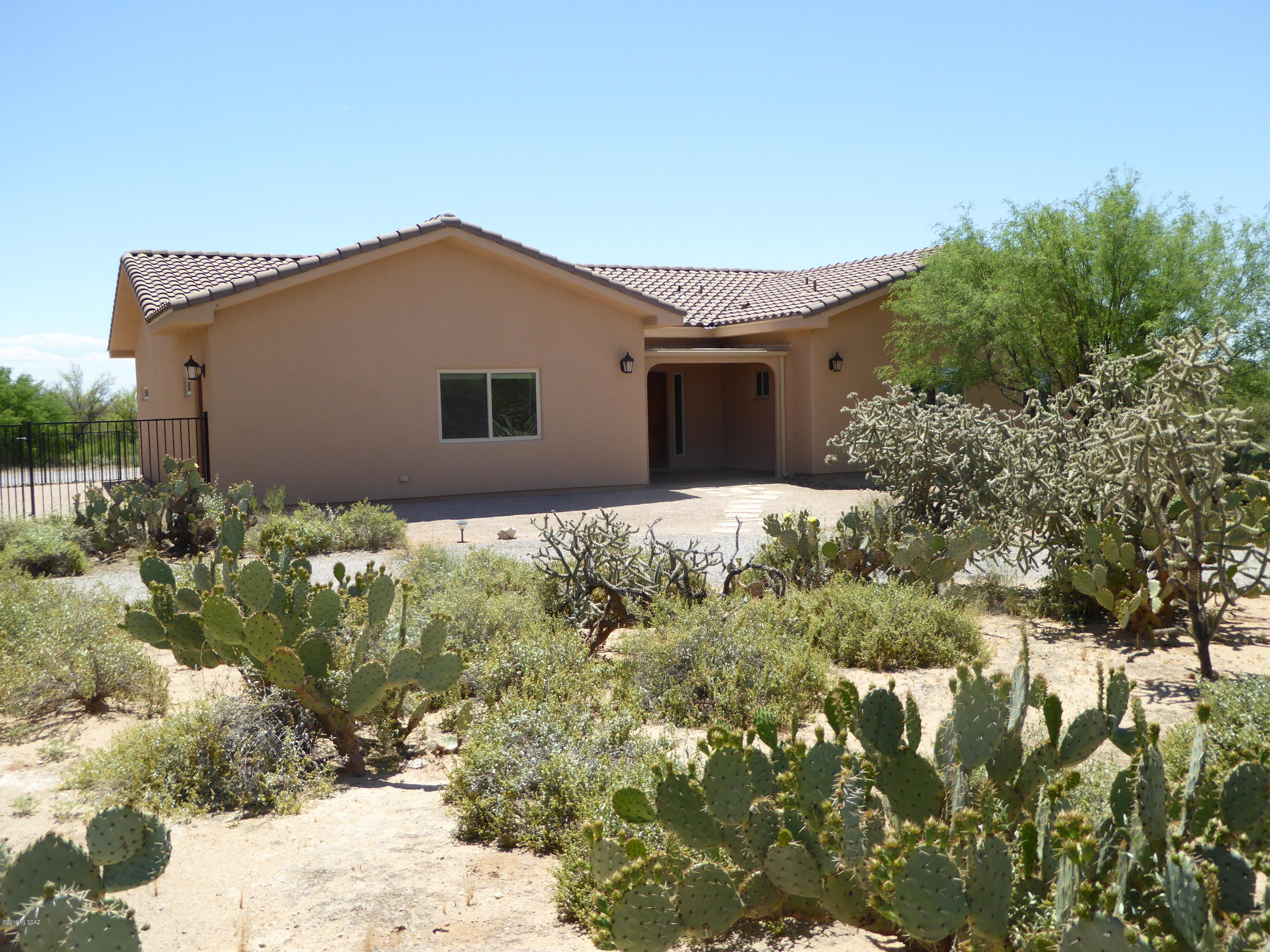 2.79 acres of country living in Oro Valley on private road with only 4 homes. Ready to move in 3br/3.5ba solar home with large saguaros, mountain views,. Pre-paid solar lease until Aug. 2032; save $$ on power. Open plan, laminate wood flooring in living areas. Stainless steel appliances, new range, and granite counters throughout. Bedrooms all have private baths and large walk-in closets. Powder room, ceiling fans, travertine tile. Stackable washer/dryer included. Gray water system. 1000sf detached 3-car garage. Fenced backyard. Easy care landscaping. Room for RV. Close to amenities and bike/walking trail. Great neighborhood of custom homes on acreage.