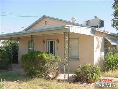 LARGE 2/2 home on cul de sac street. Spacious living room, large master bedroom with private bath. Lots of closets space. Big eat-in kitchen with room to move. Dual cooling for comfort and economy! Washer and dryer hook up. Covered patio and fenced yard for kids and pets. Just a couple of miles from UA or PCC, CALL TODAY, you dont want to miss this one!!