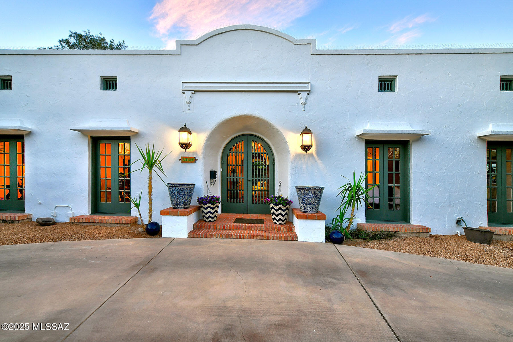 University Manor - Residential