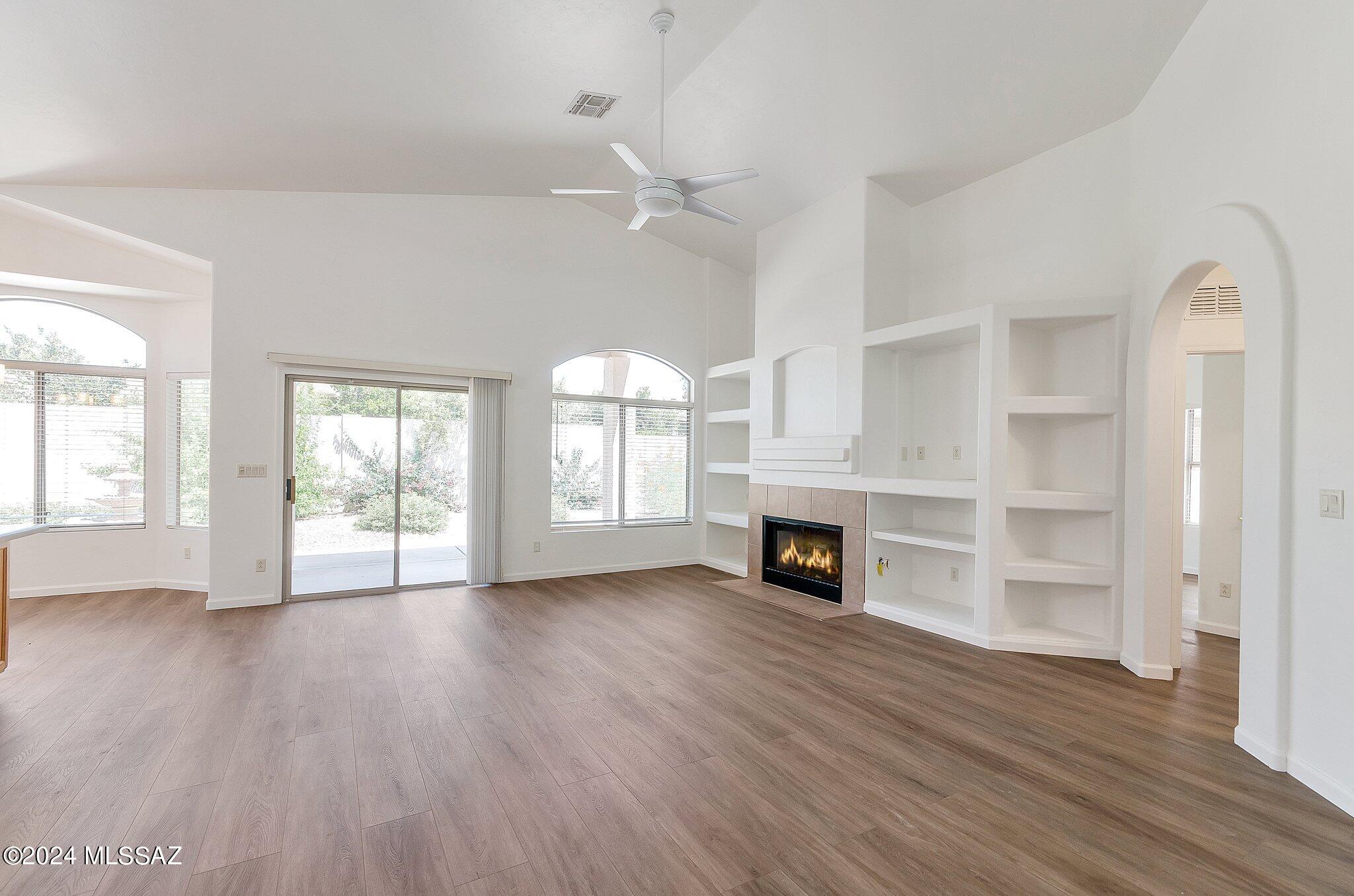 La Cholla Estates (1-94) - Residential Lease