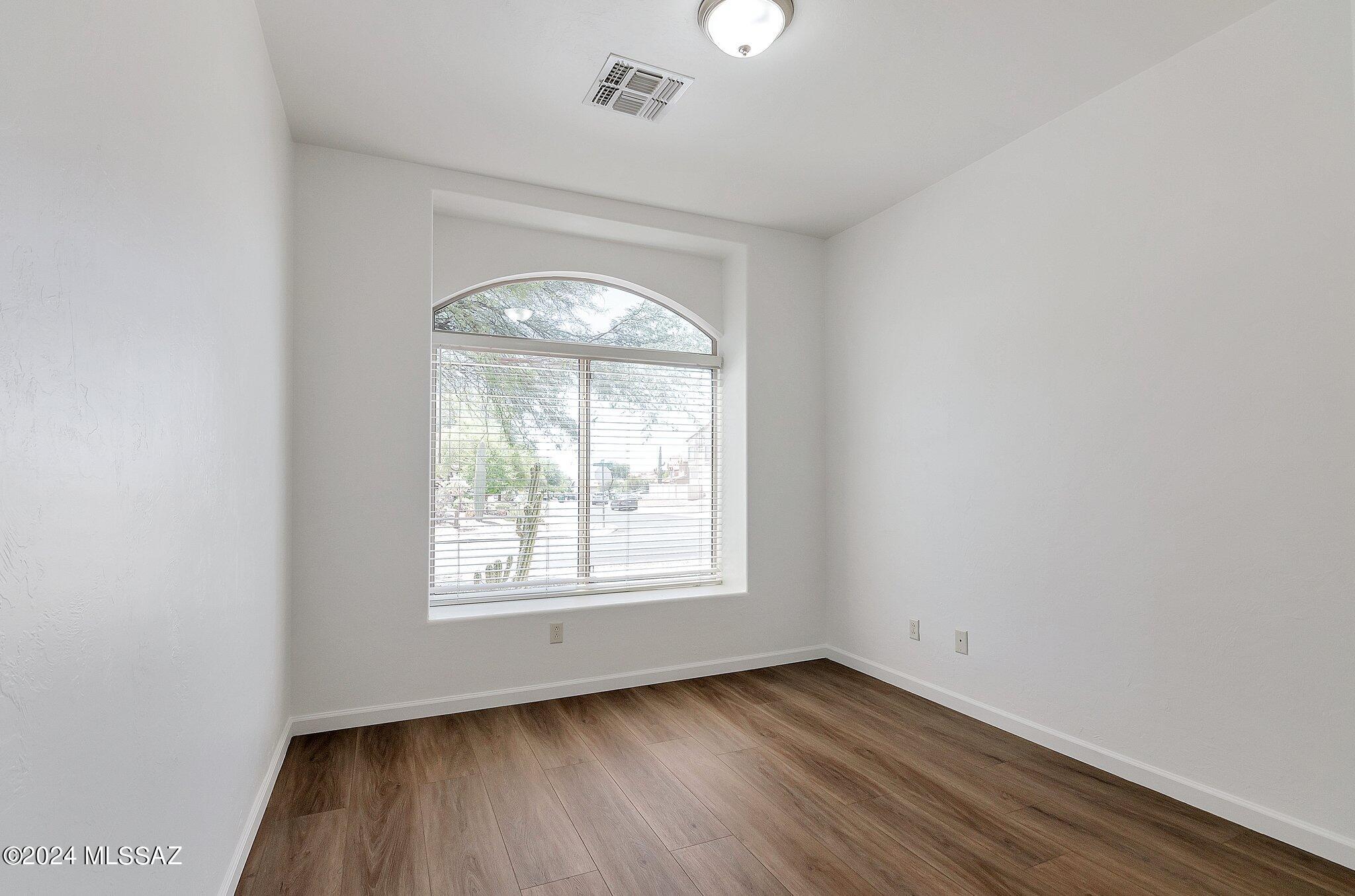La Cholla Estates (1-94) - Residential Lease