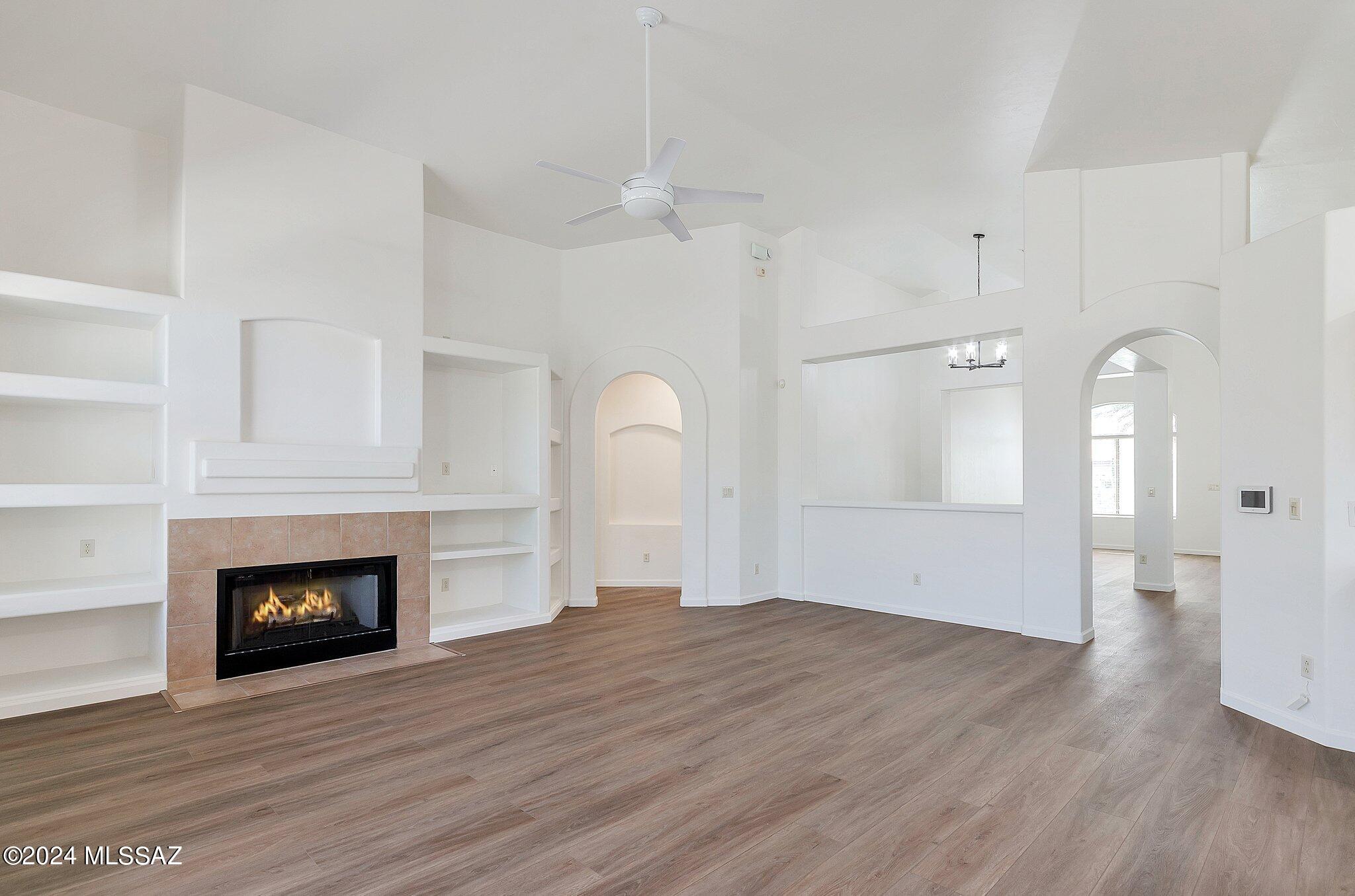 La Cholla Estates (1-94) - Residential Lease
