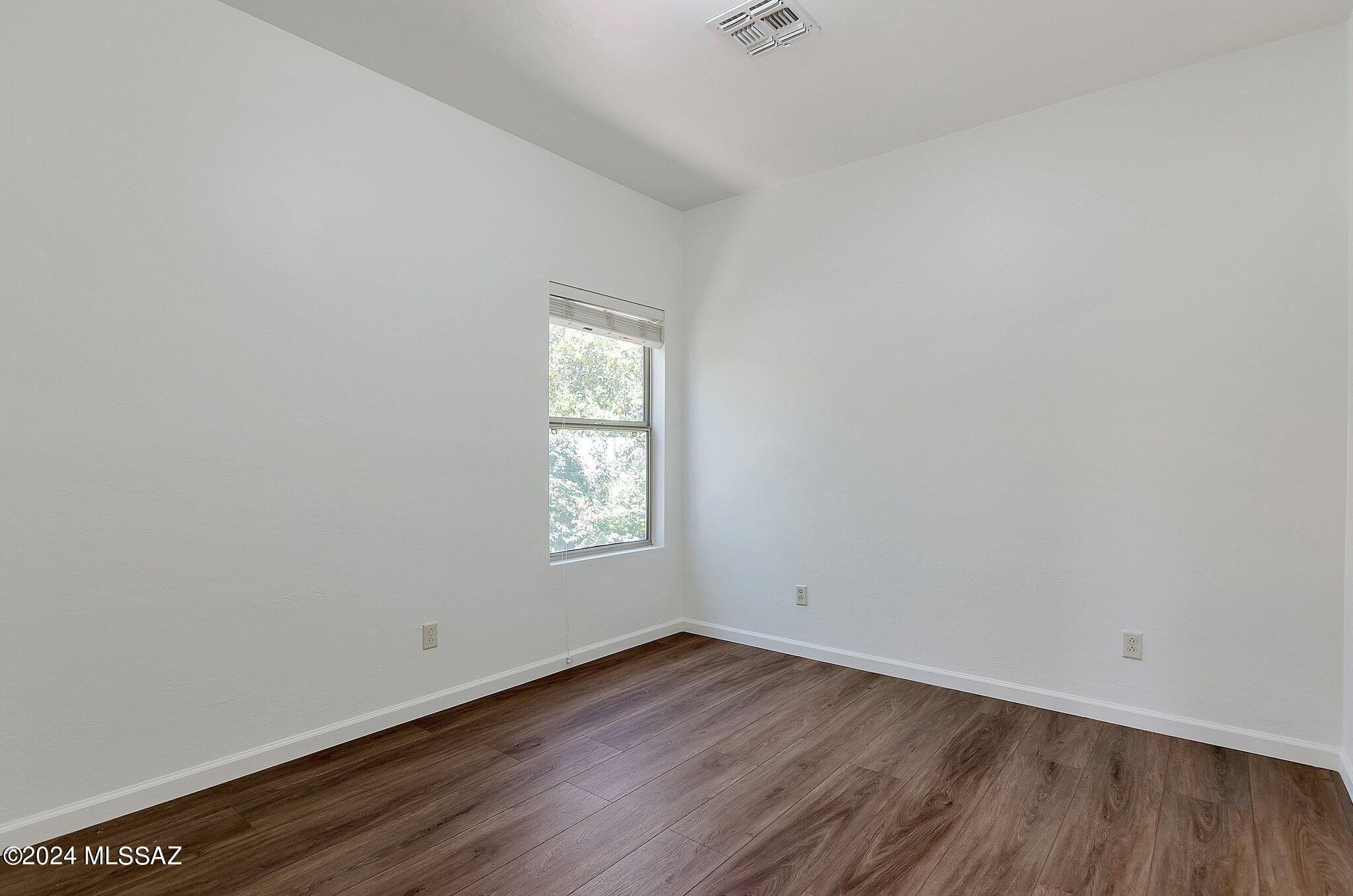 La Cholla Estates (1-94) - Residential Lease
