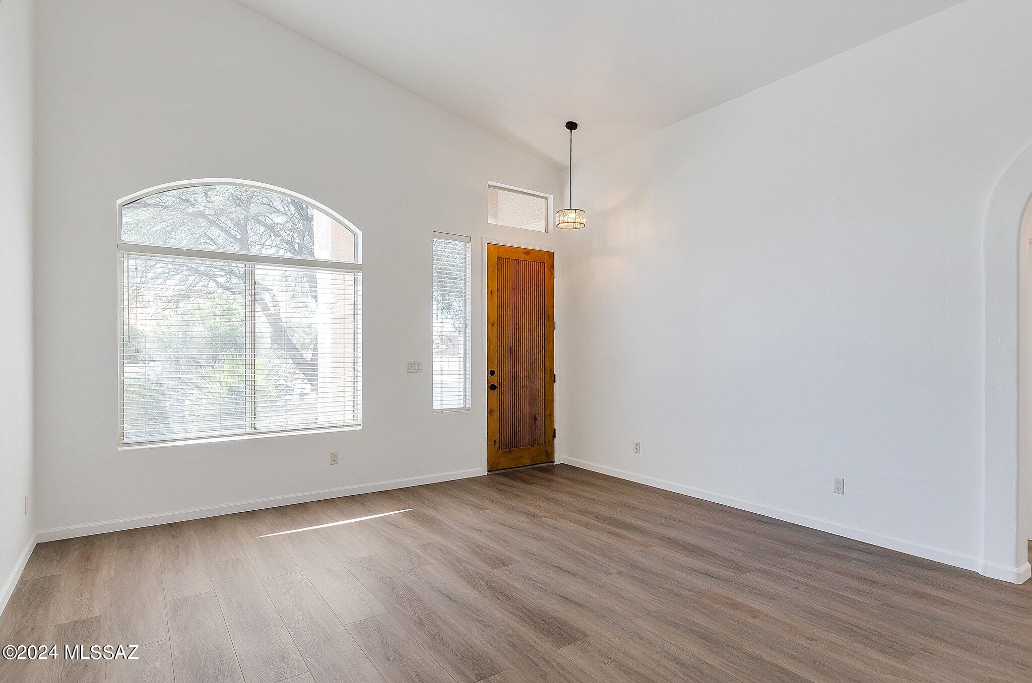La Cholla Estates (1-94) - Residential Lease
