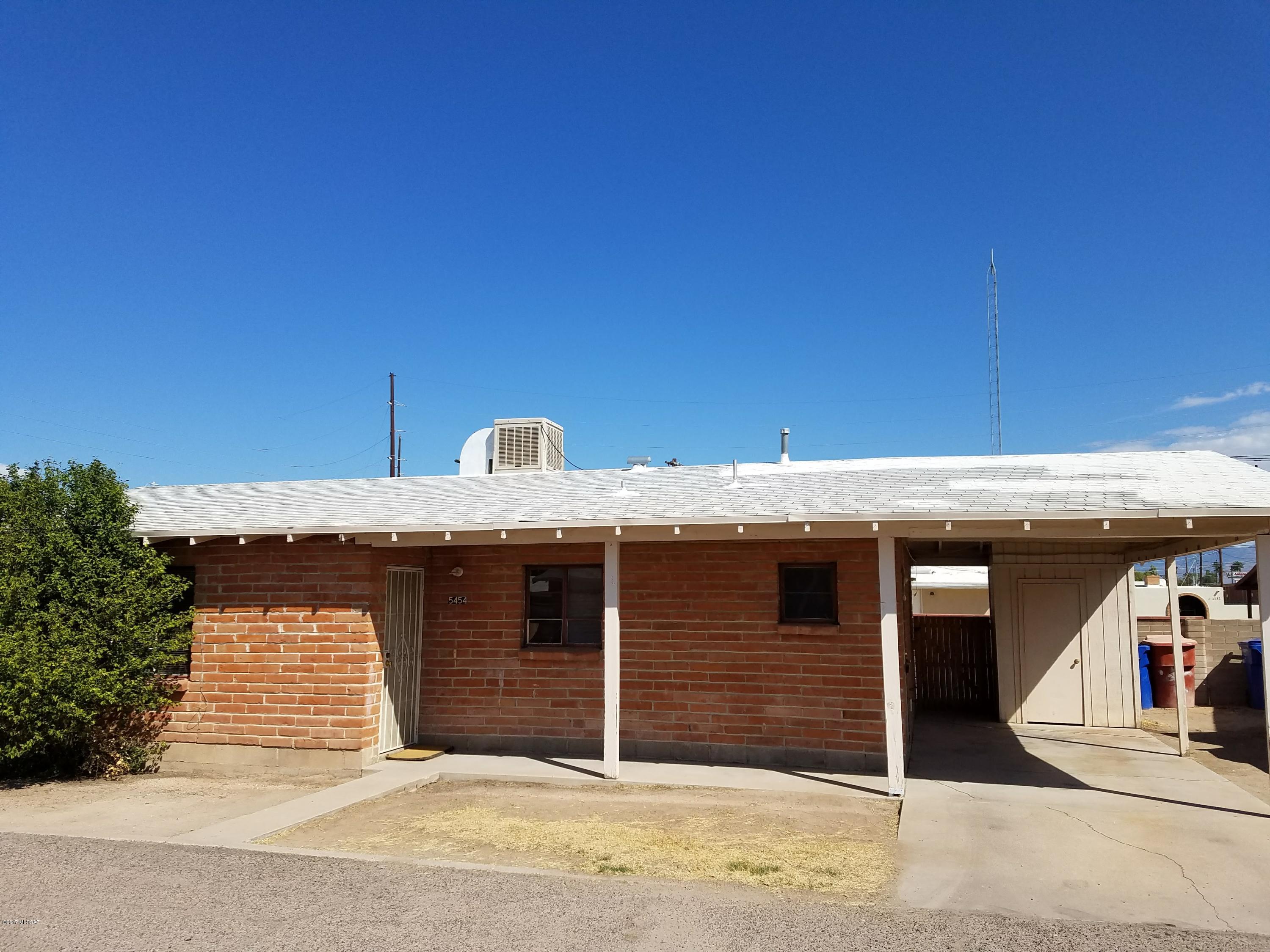 LOCATION, LOCATION, LOCATION!!! INDOOR WASHER AND DRYER HOOKUP, OUTSIDE STORAGE, COVERED PARKING, READY TO MOVE IN. PART OF A SMALL COMPLEX BUT COMPLETELY UNATTACHED UNIT. PETS MAY BE PERMITTED ON A CASE BY CASE BASIS WITH ADDITIONAL DEPOSIT/FEE. IN ADDITION TO RENT, TENANT PAYS $35 PER MONTH FOR WATER/TRASH.