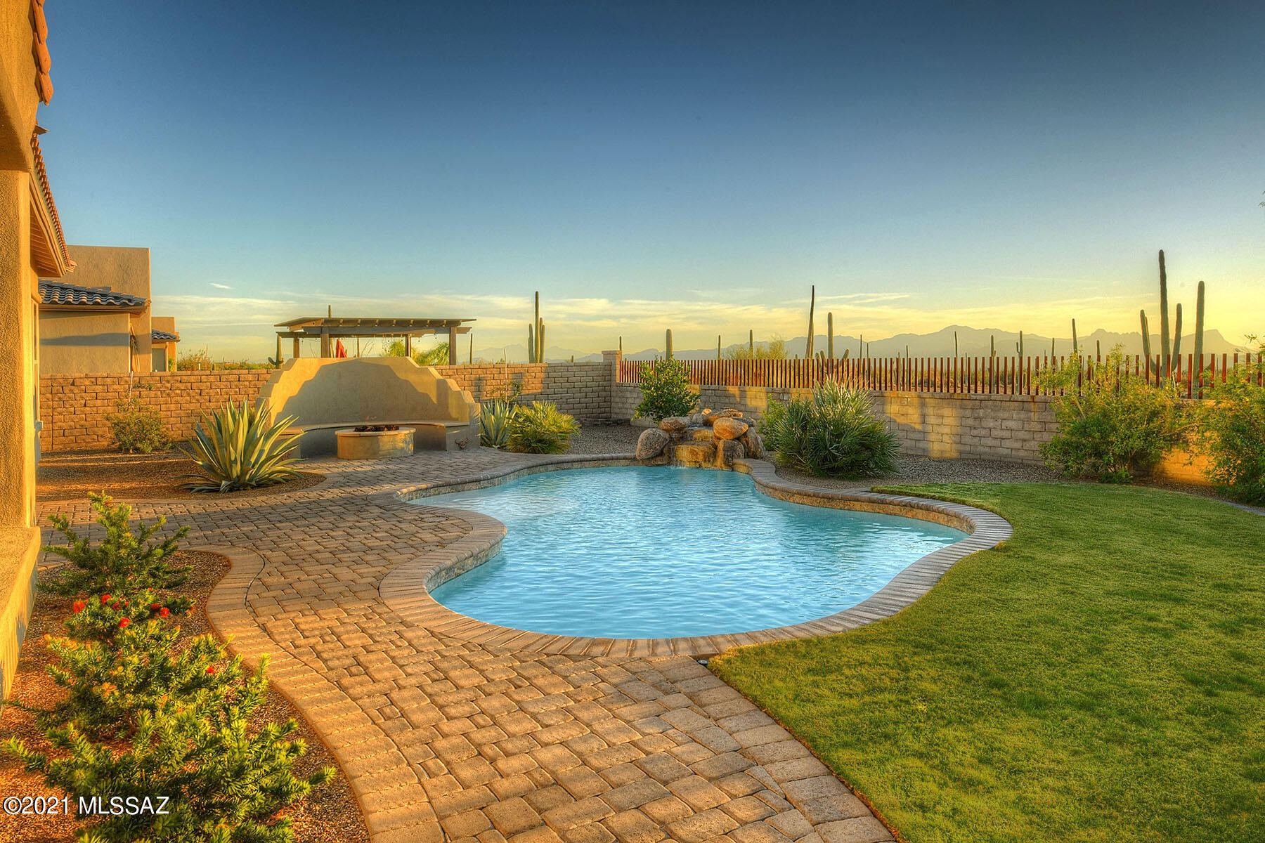 Los Saguaros At Dove Mountain SQ20121640199 - Residential