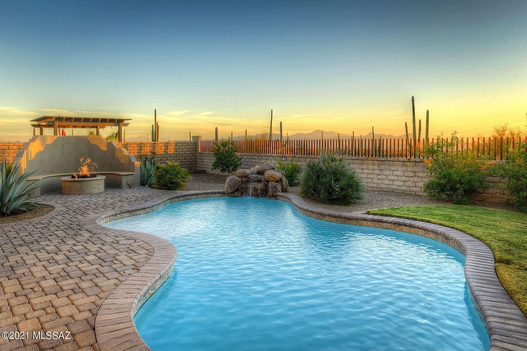 Los Saguaros At Dove Mountain SQ20121640199 - Residential