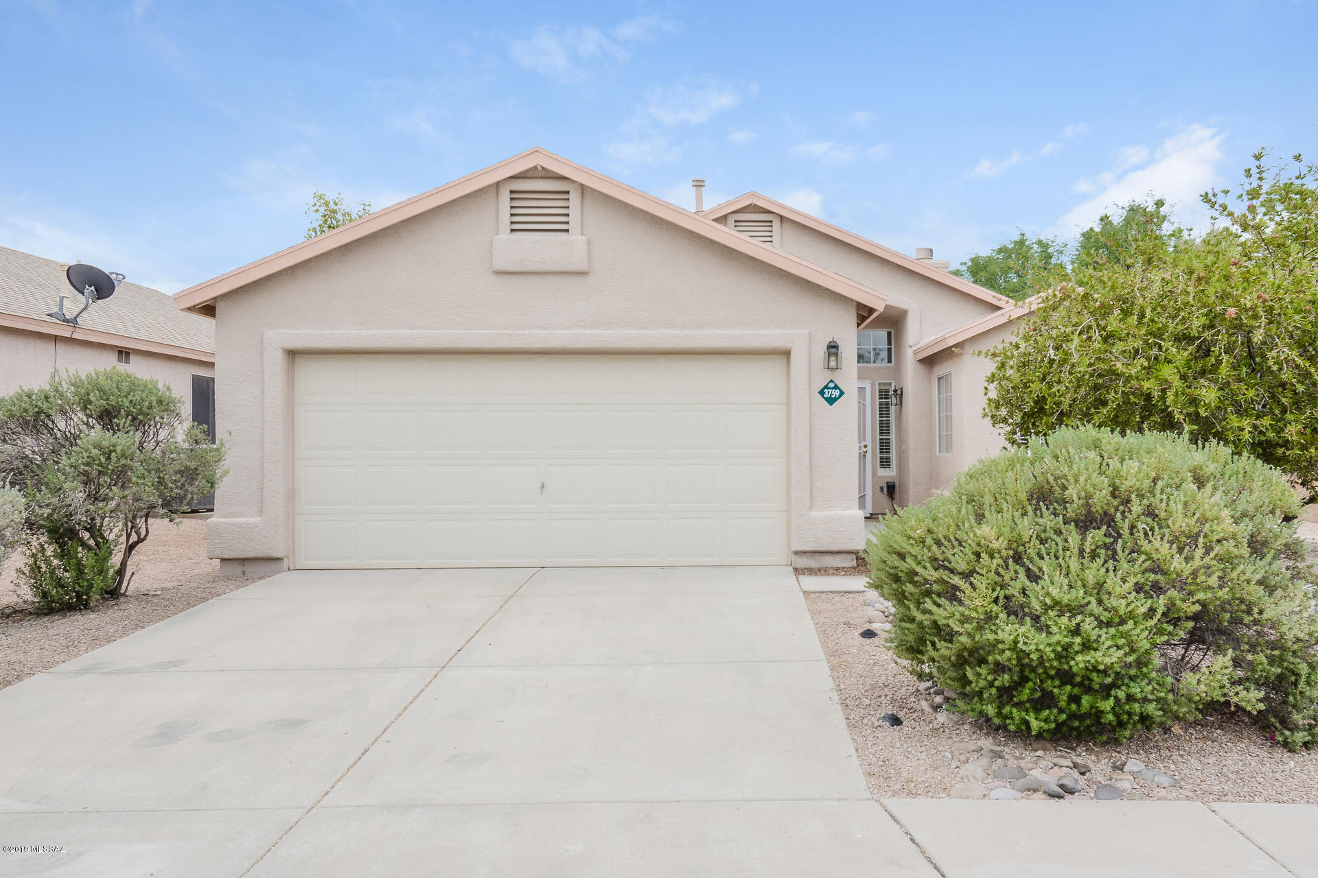 This Tucson one-story corner lot home offers a wood-burning fireplace, a covered back patio, and a two-car garage.