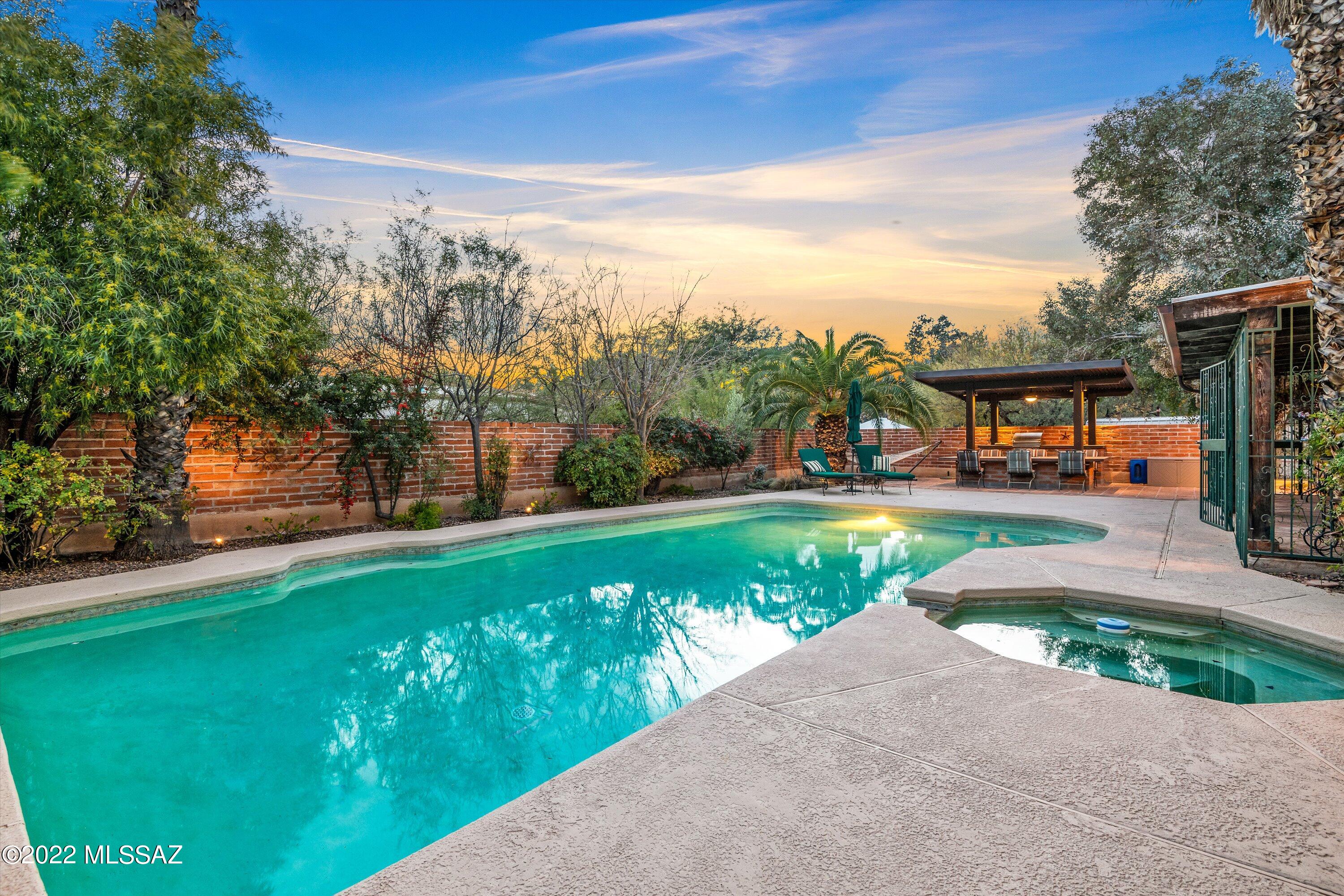 La Cienega (1-17) - Residential