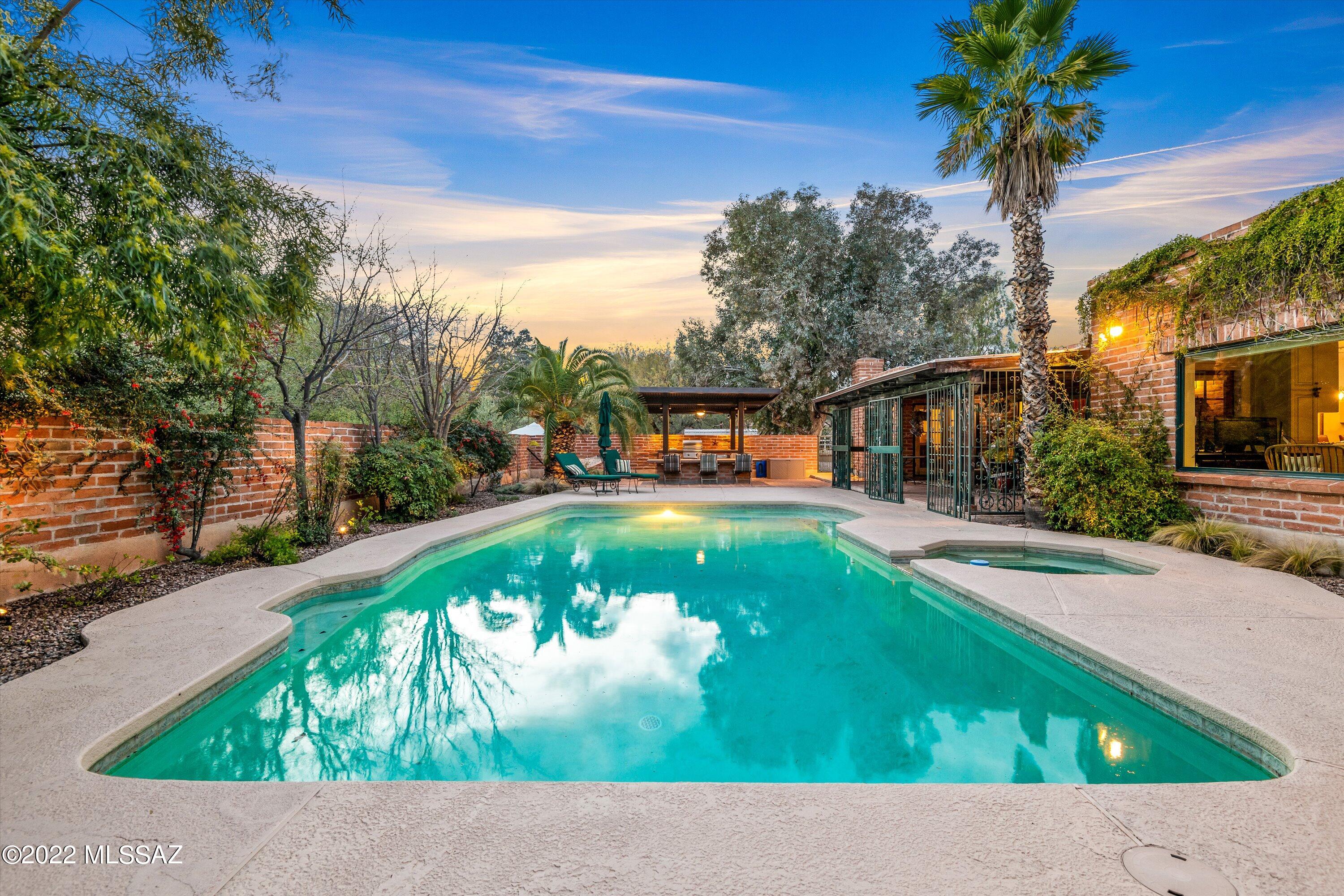La Cienega (1-17) - Residential