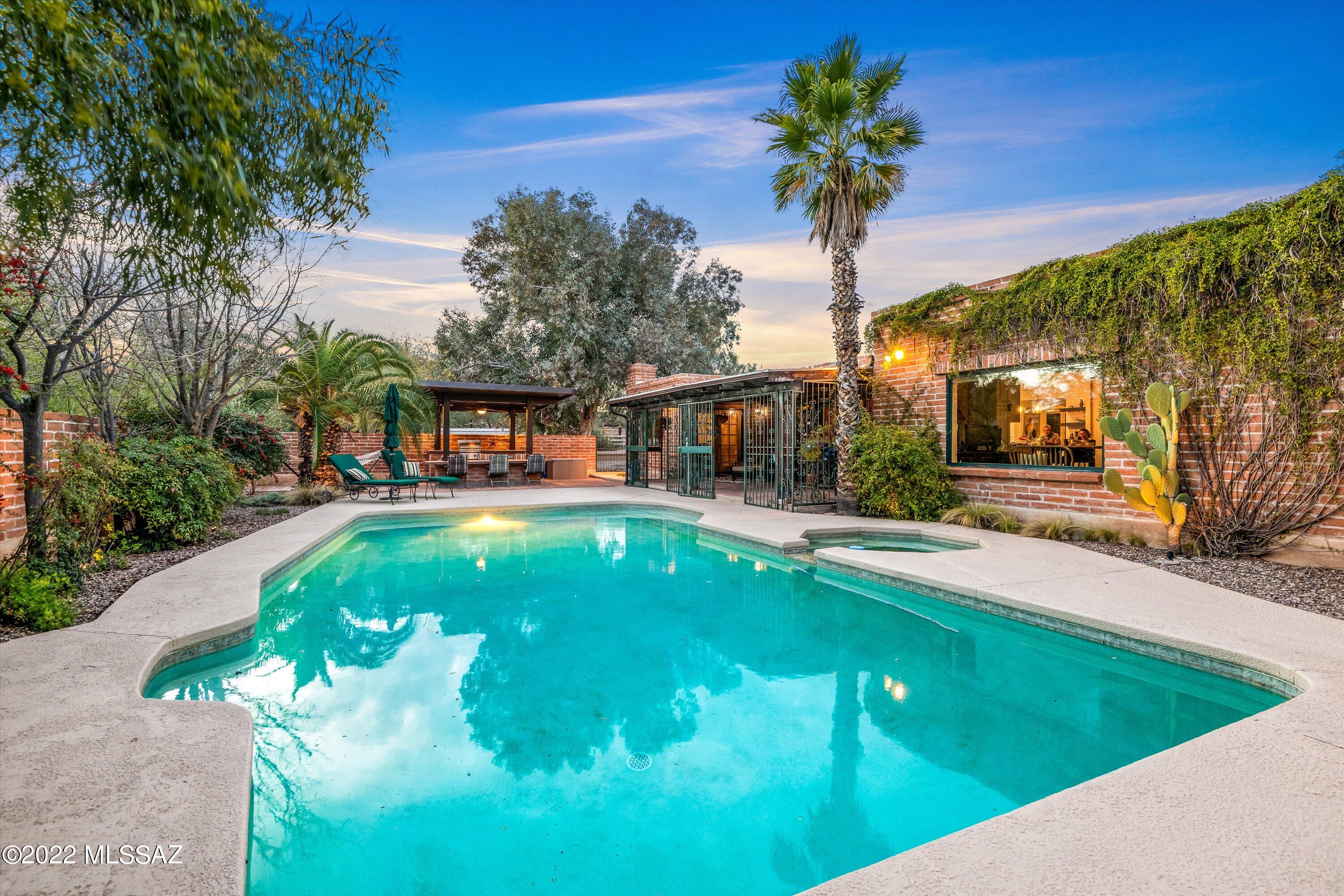 La Cienega (1-17) - Residential