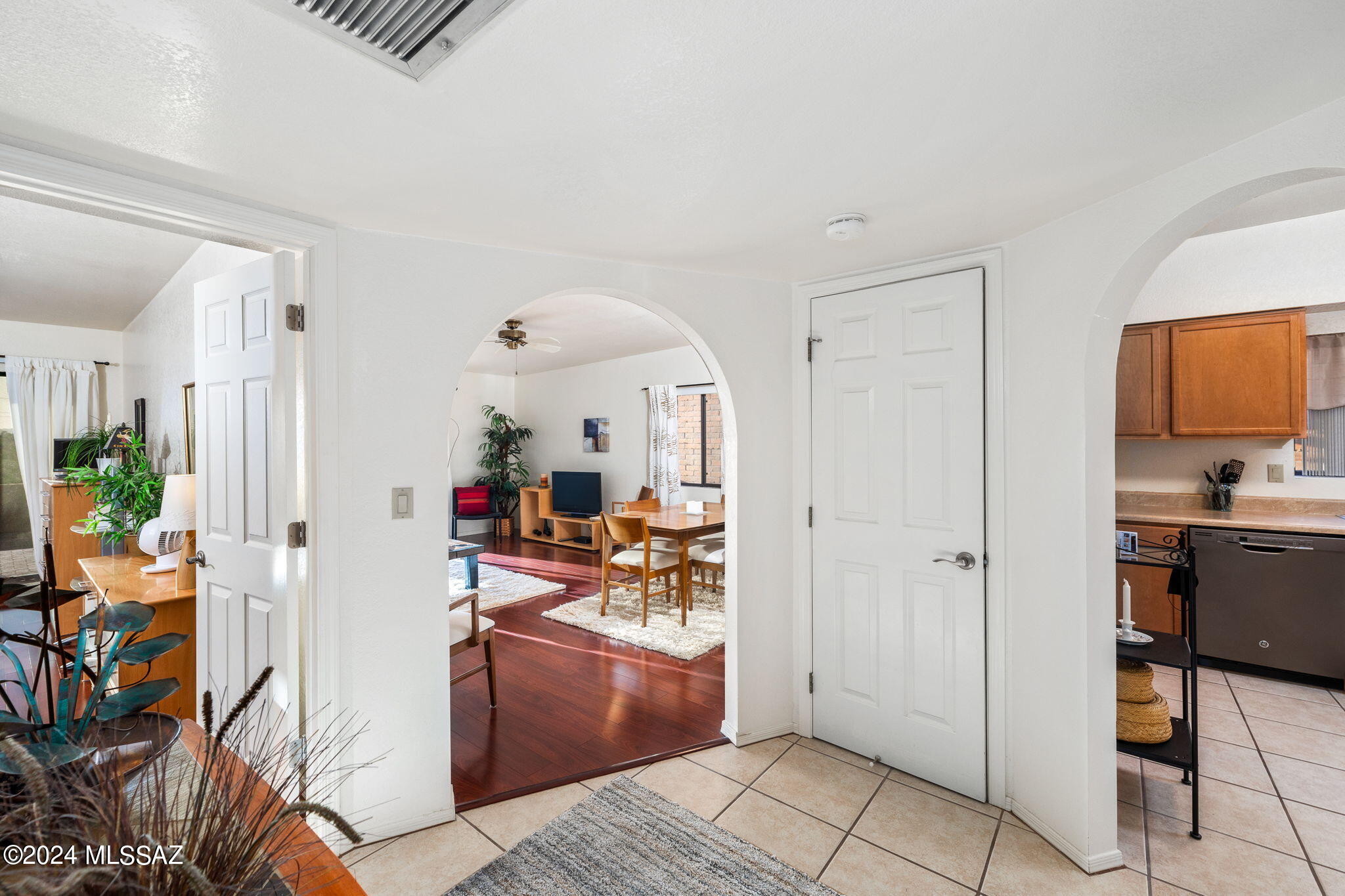 La Cholla Hills(1-313) - Residential