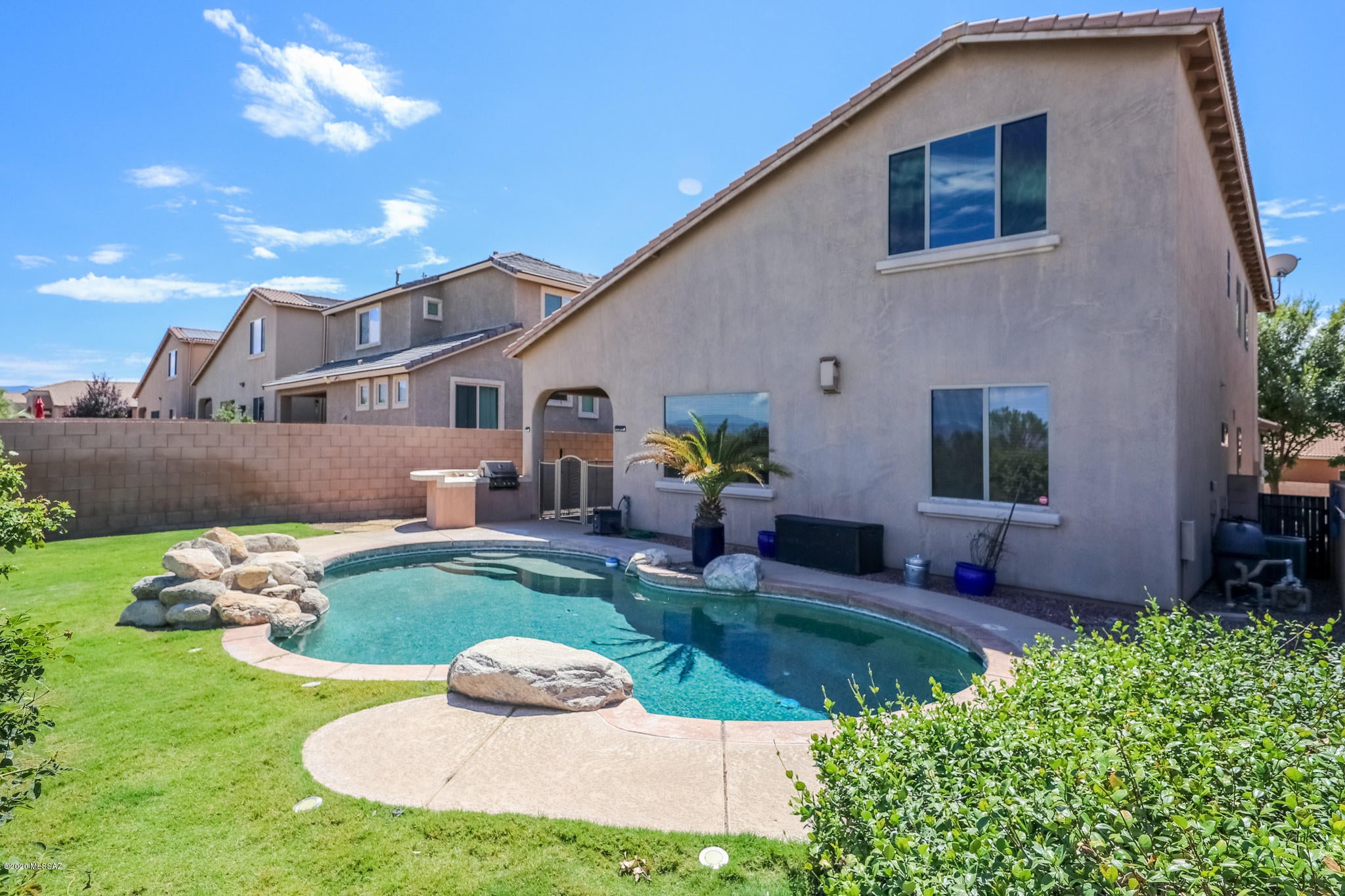 Rancho Del Lago (1-100) - Residential Lease