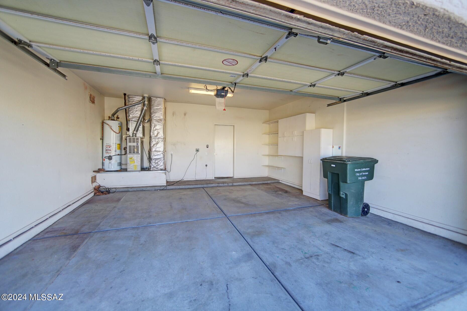 Hacienda Del Oro (1-879) - Residential Lease