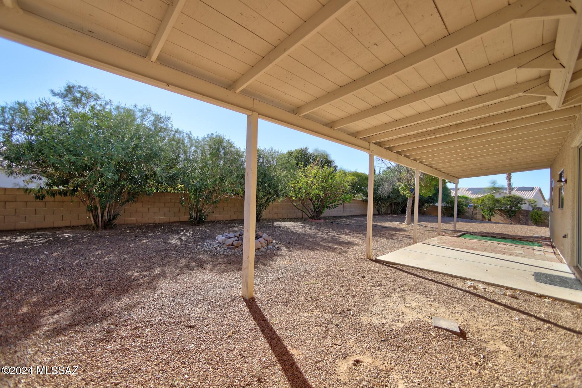 Hacienda Del Oro (1-879) - Residential Lease