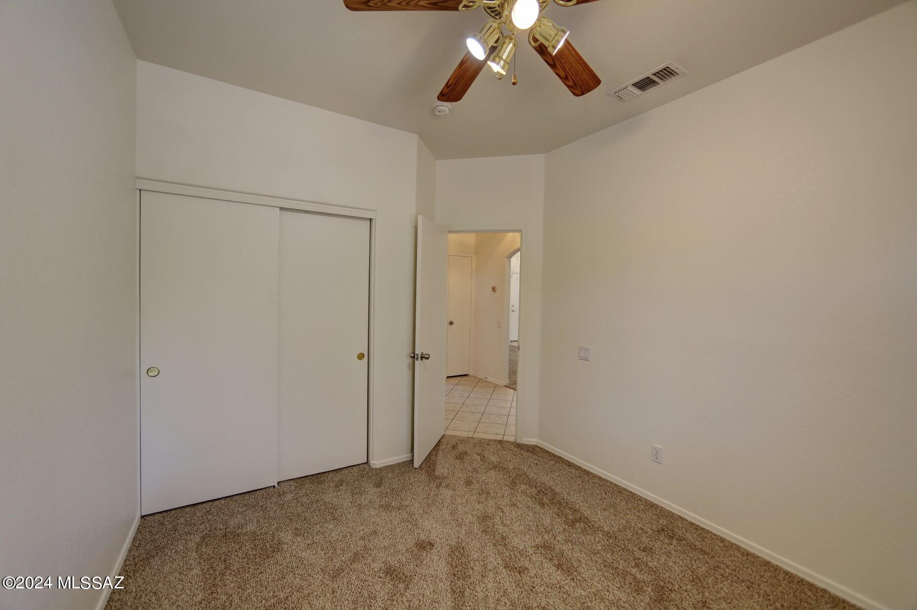 Hacienda Del Oro (1-879) - Residential Lease